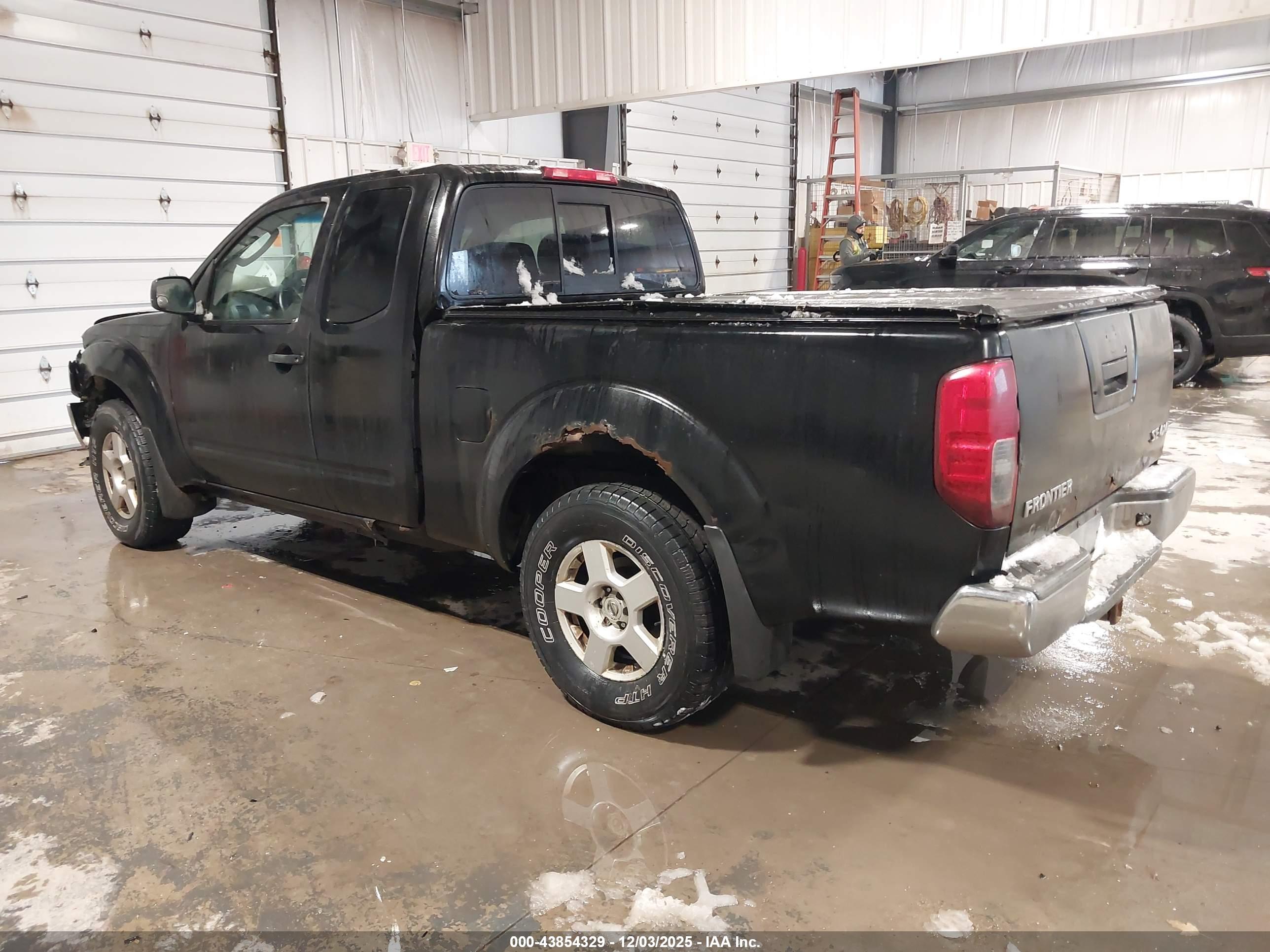 NISSAN FRONTIER image 3