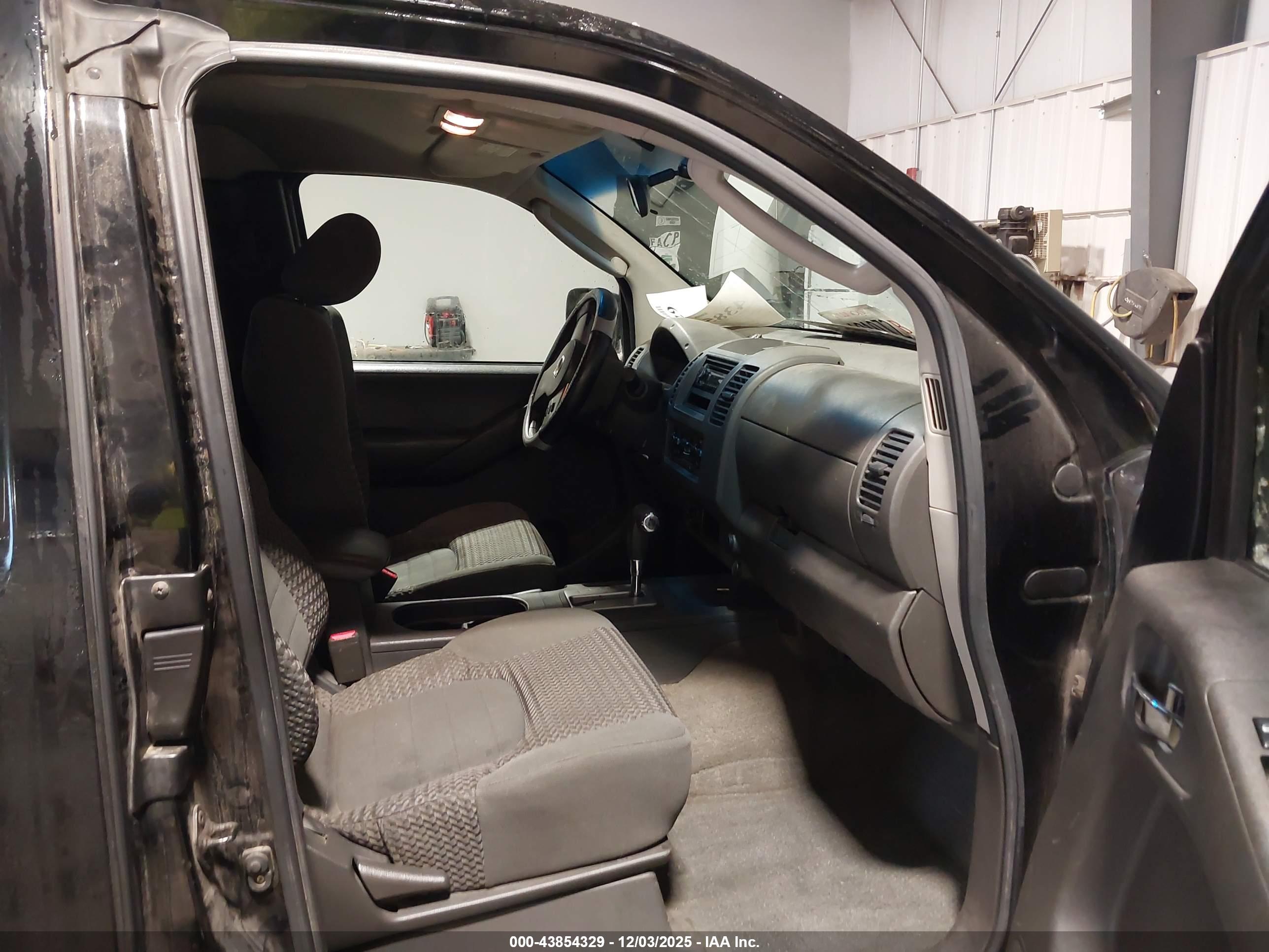 NISSAN FRONTIER image 5