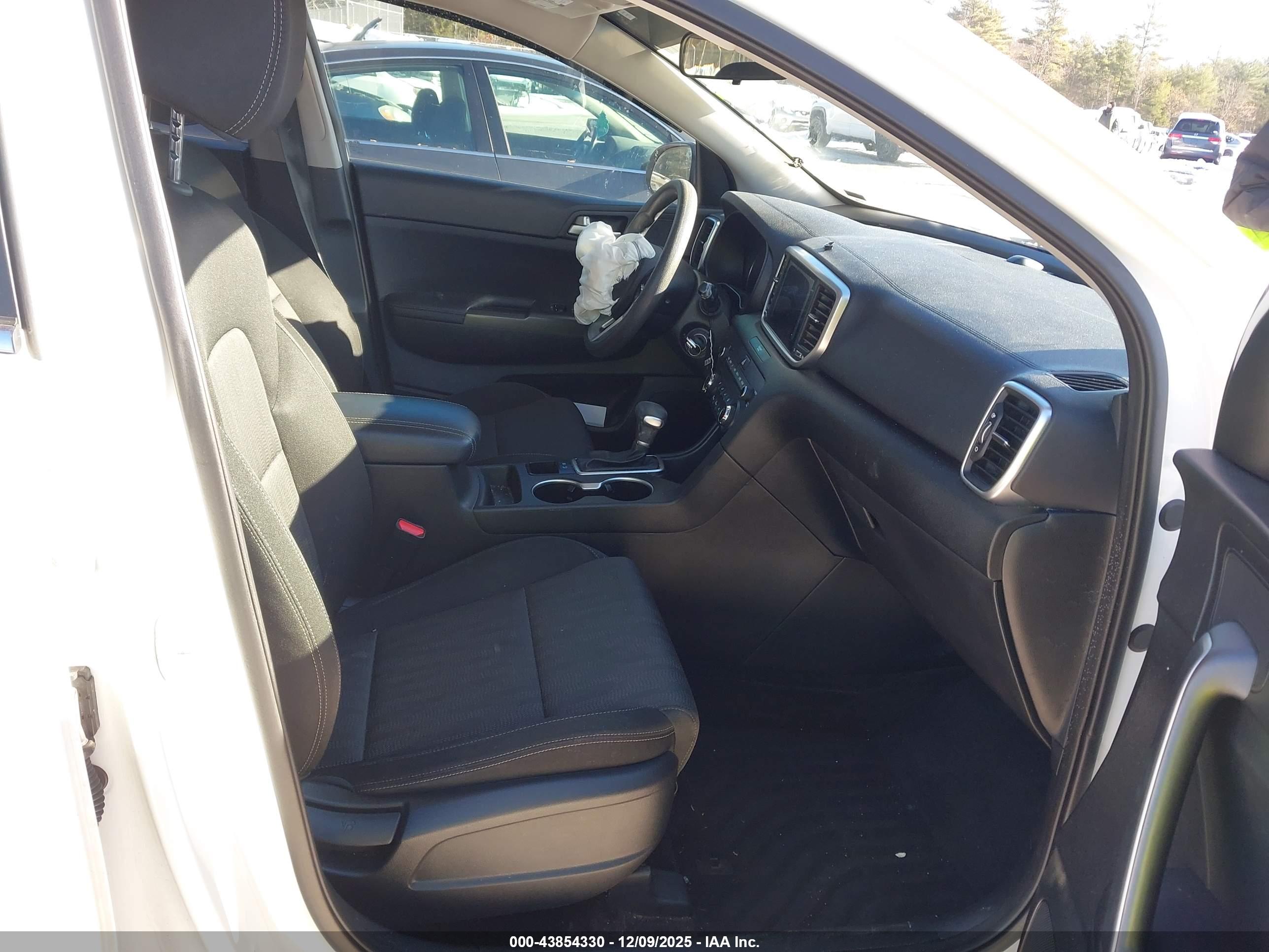 KIA SPORTAGE image 5