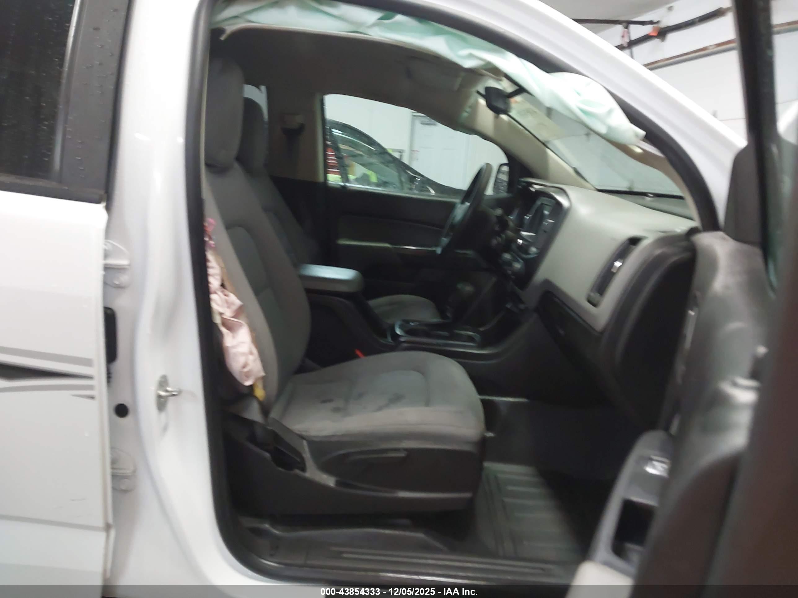 CHEVROLET COLORADO image 5