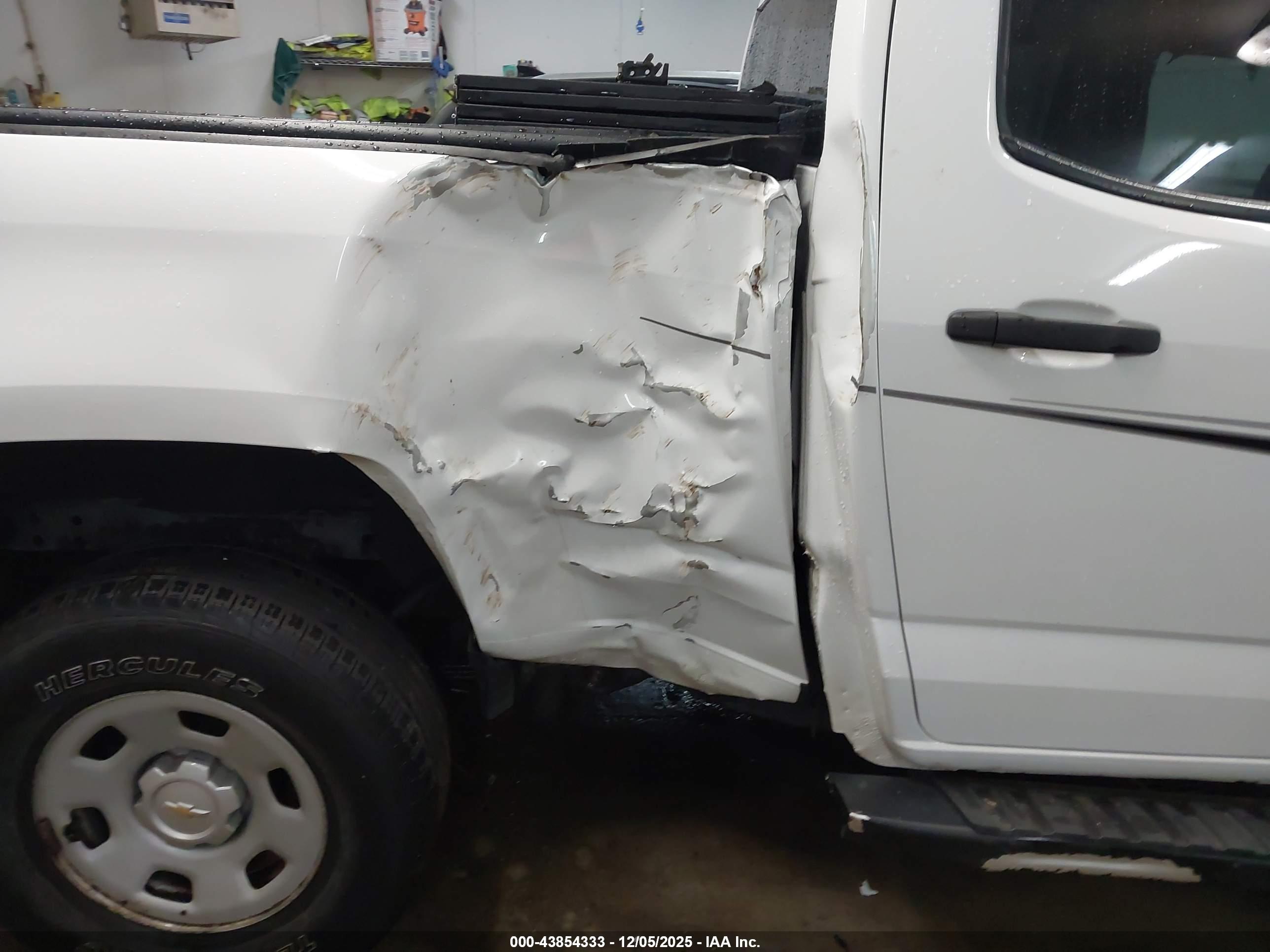 CHEVROLET COLORADO image 6