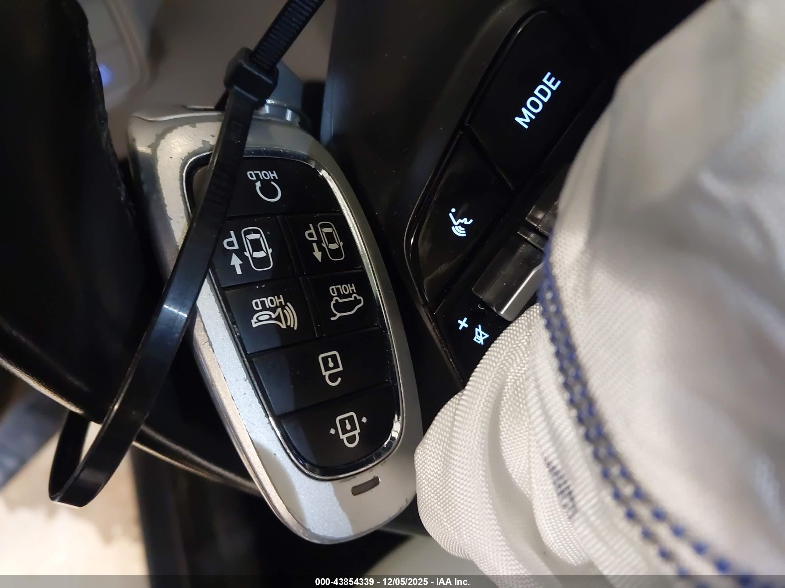 HYUNDAI TUCSON image 11