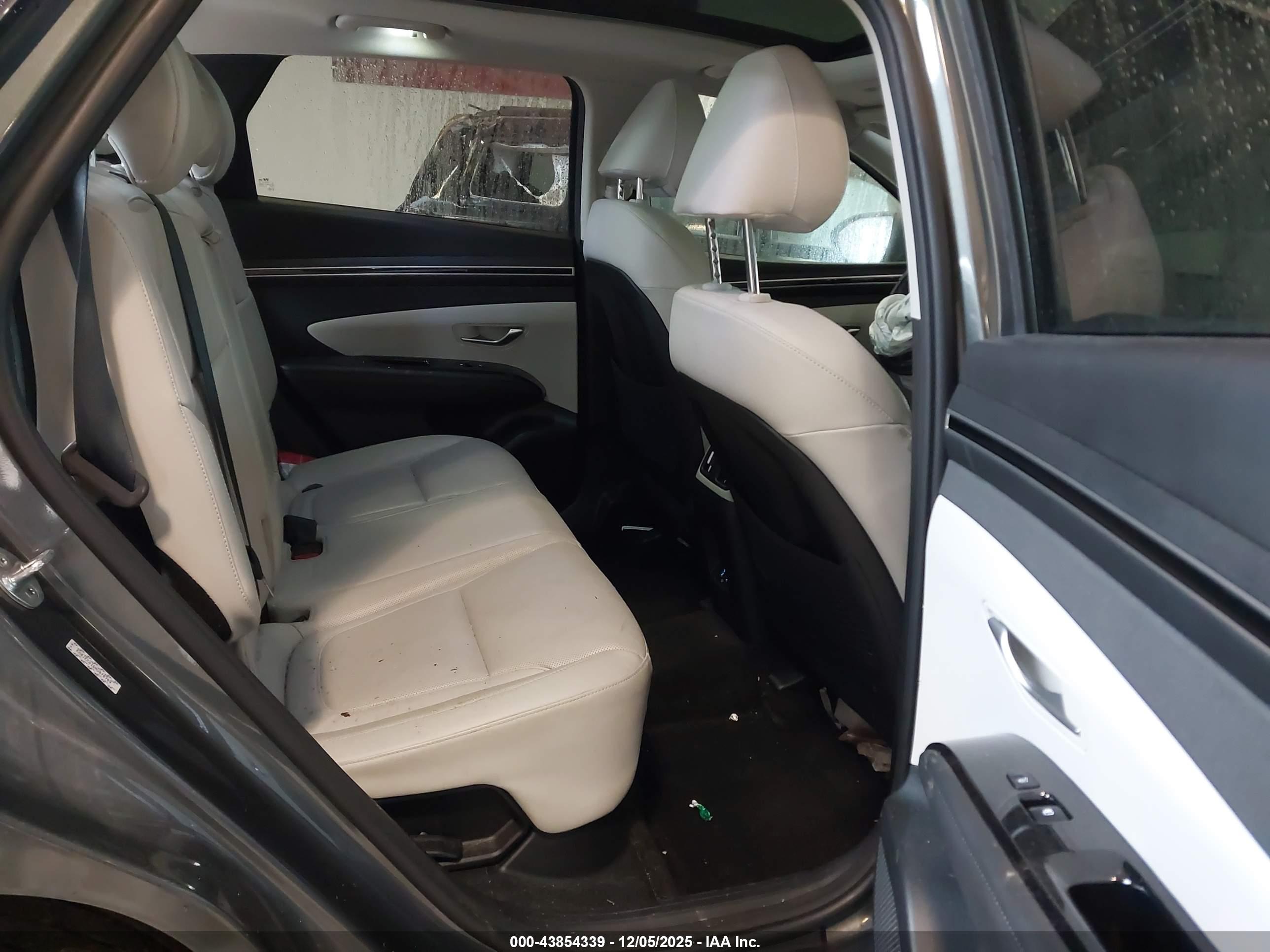 HYUNDAI TUCSON image 8