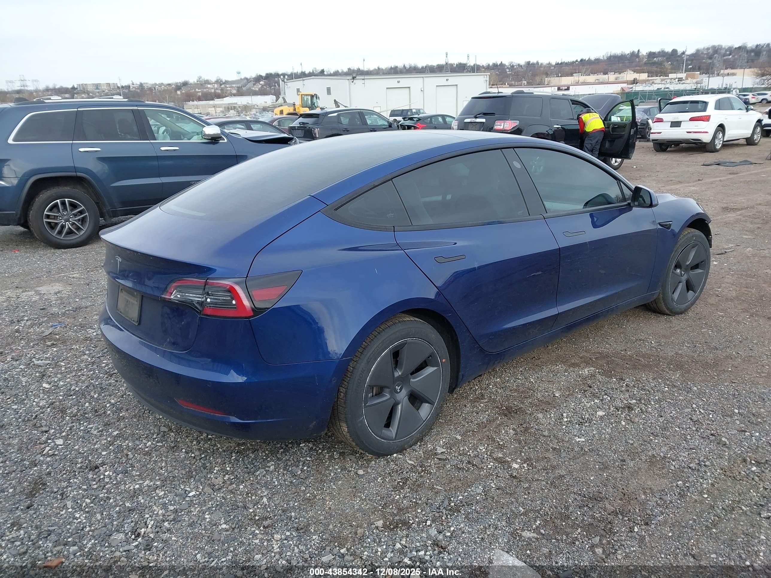 TESLA MODEL image 4