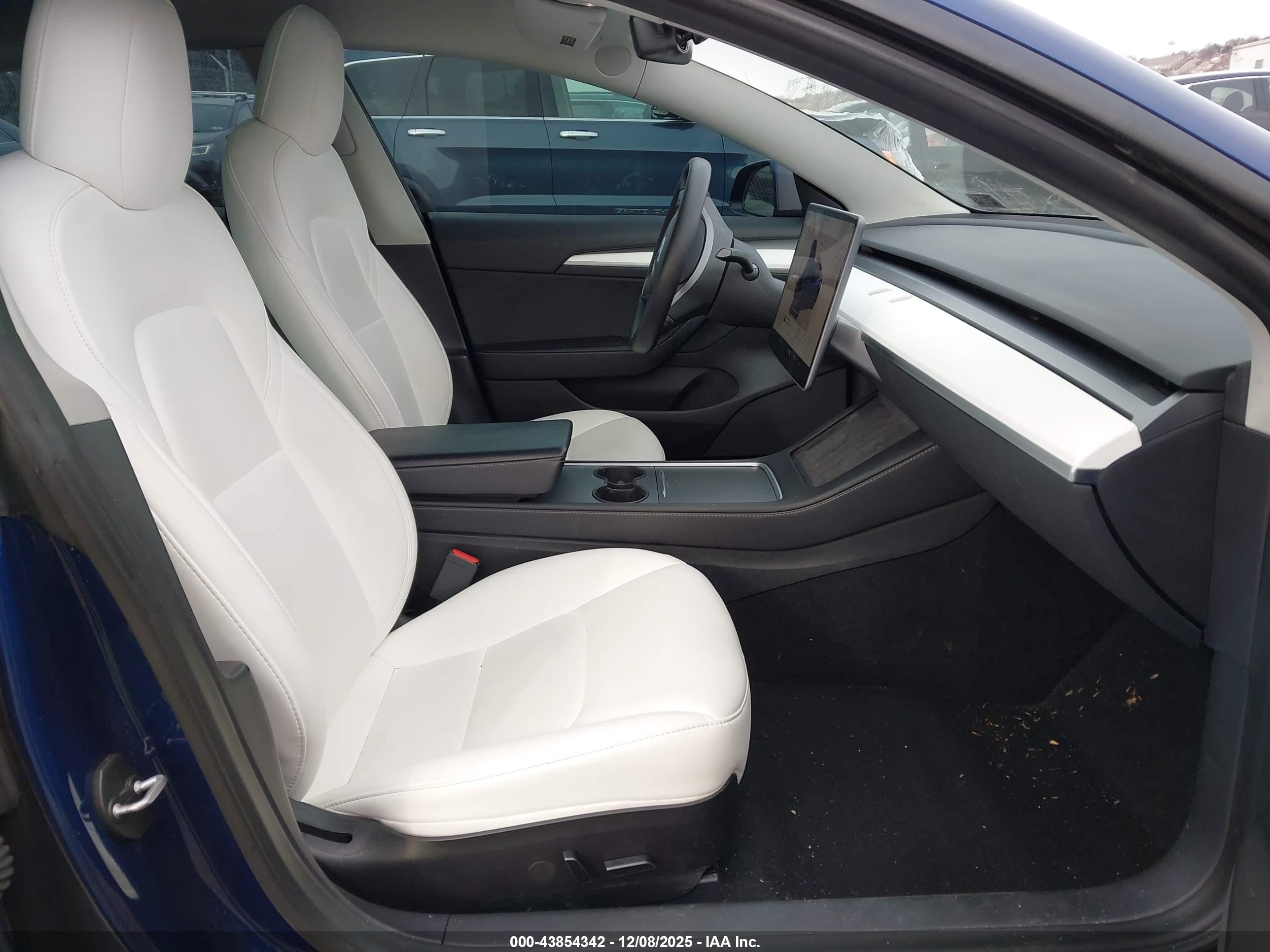 TESLA MODEL image 5