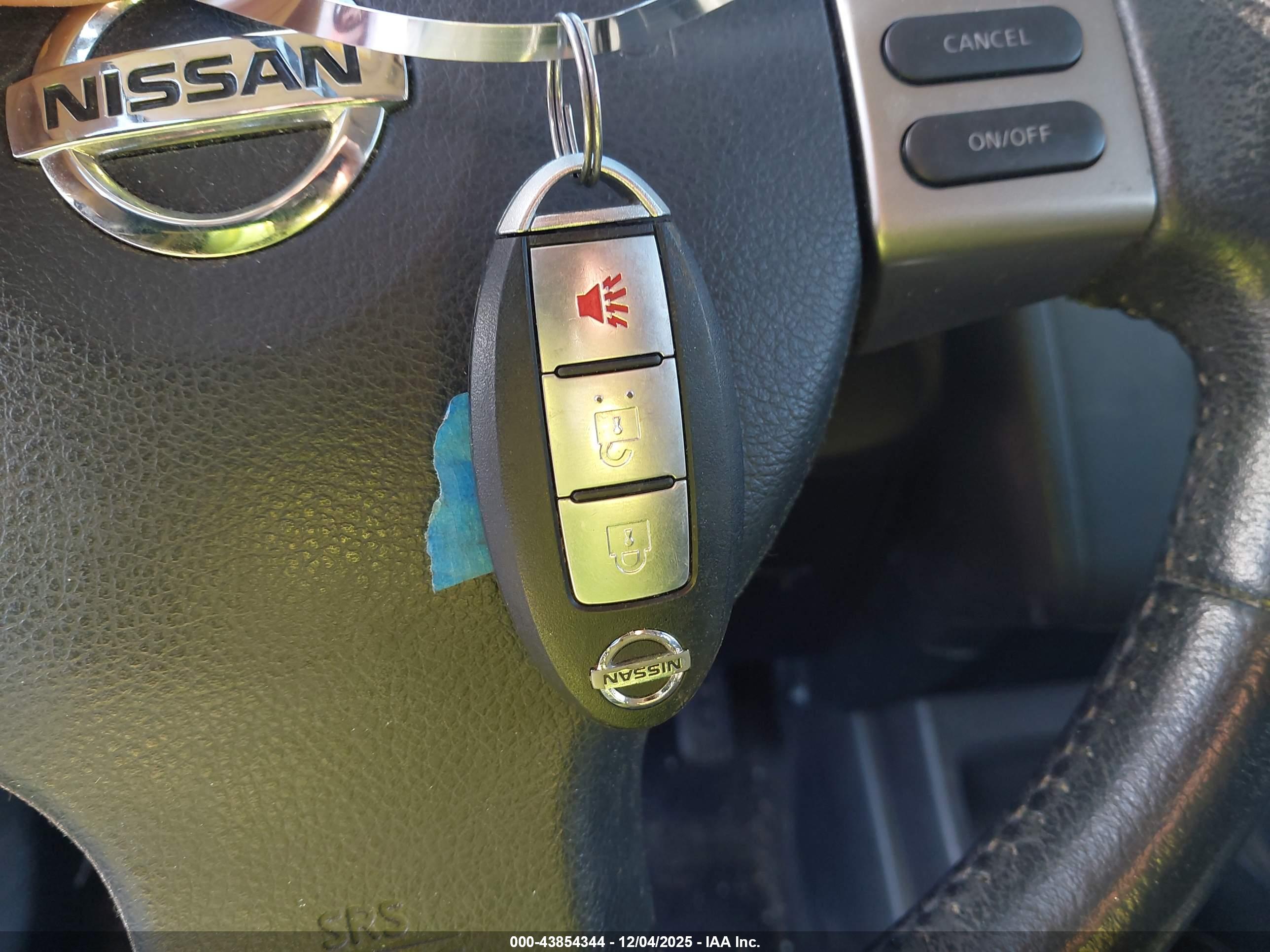 NISSAN VERSA image 11