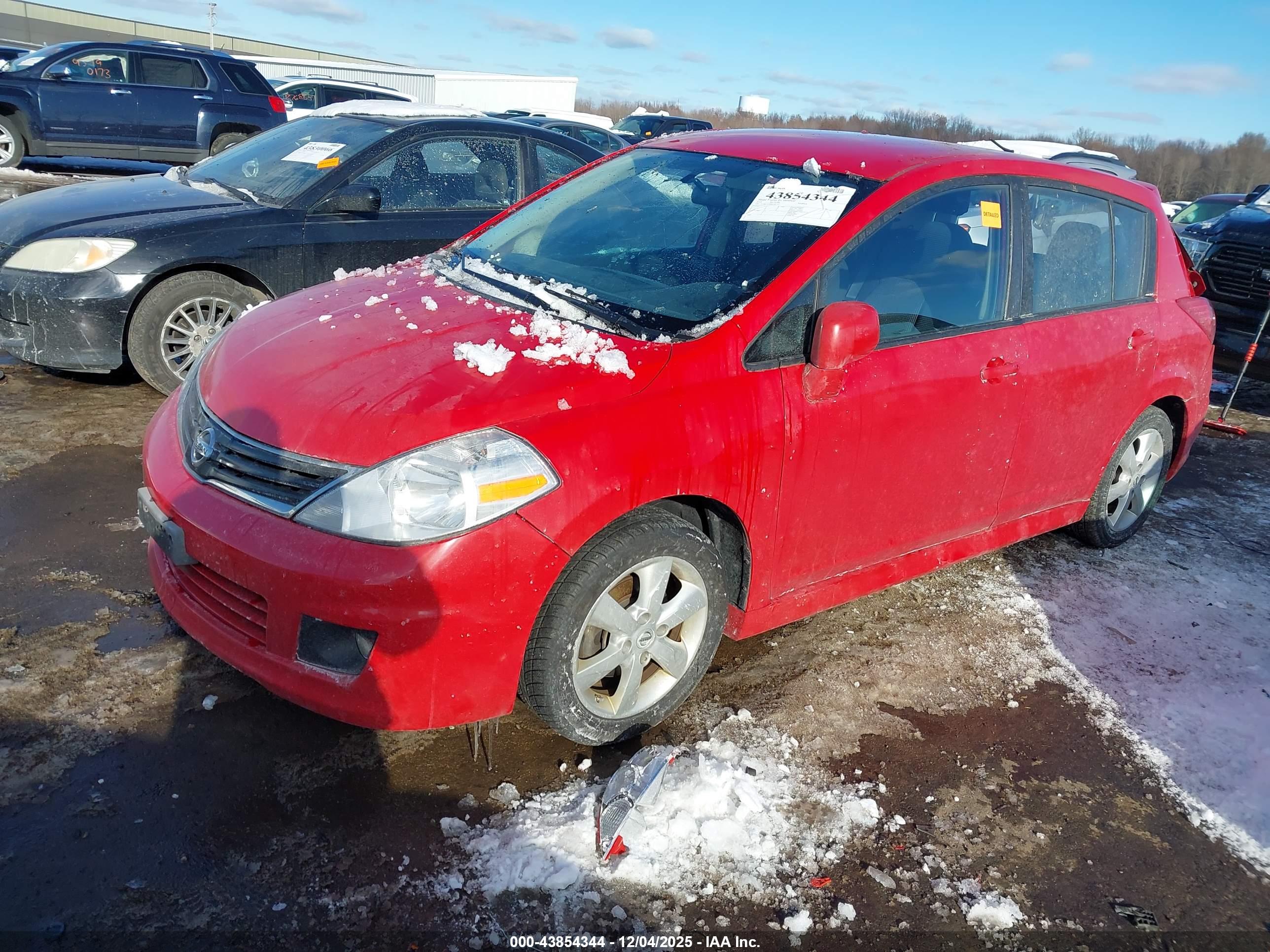 NISSAN VERSA image 2