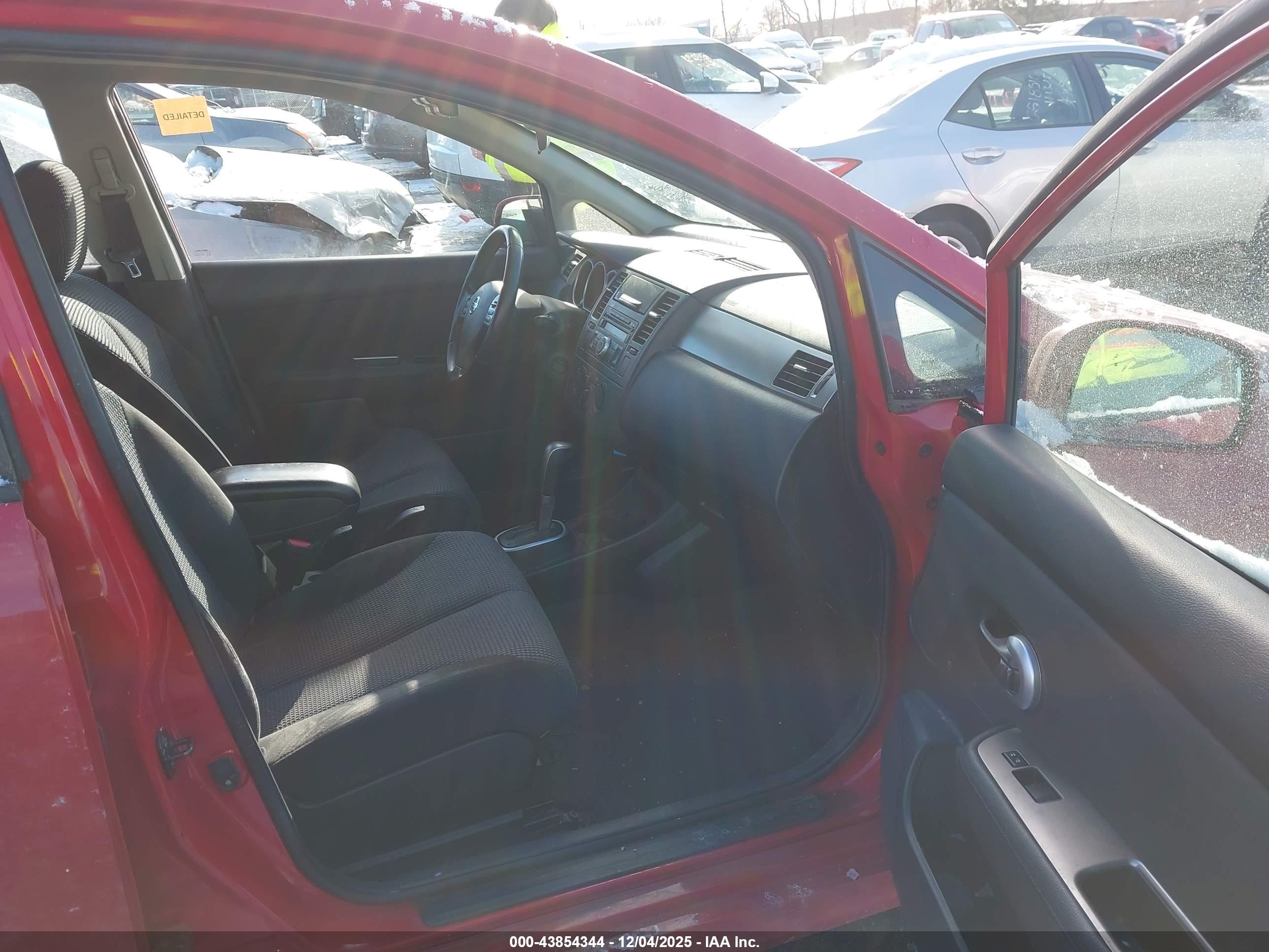 NISSAN VERSA image 5