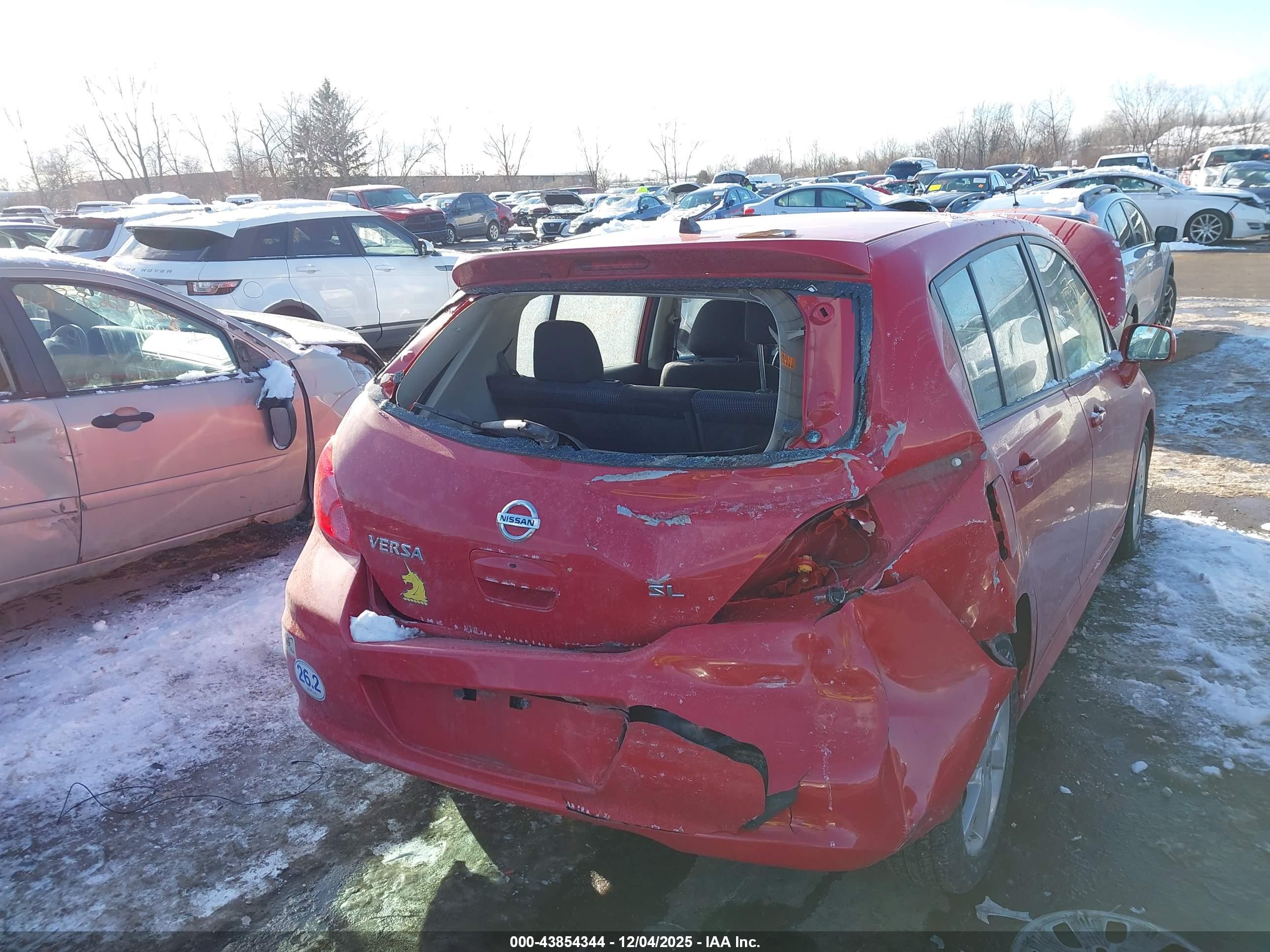 NISSAN VERSA image 6