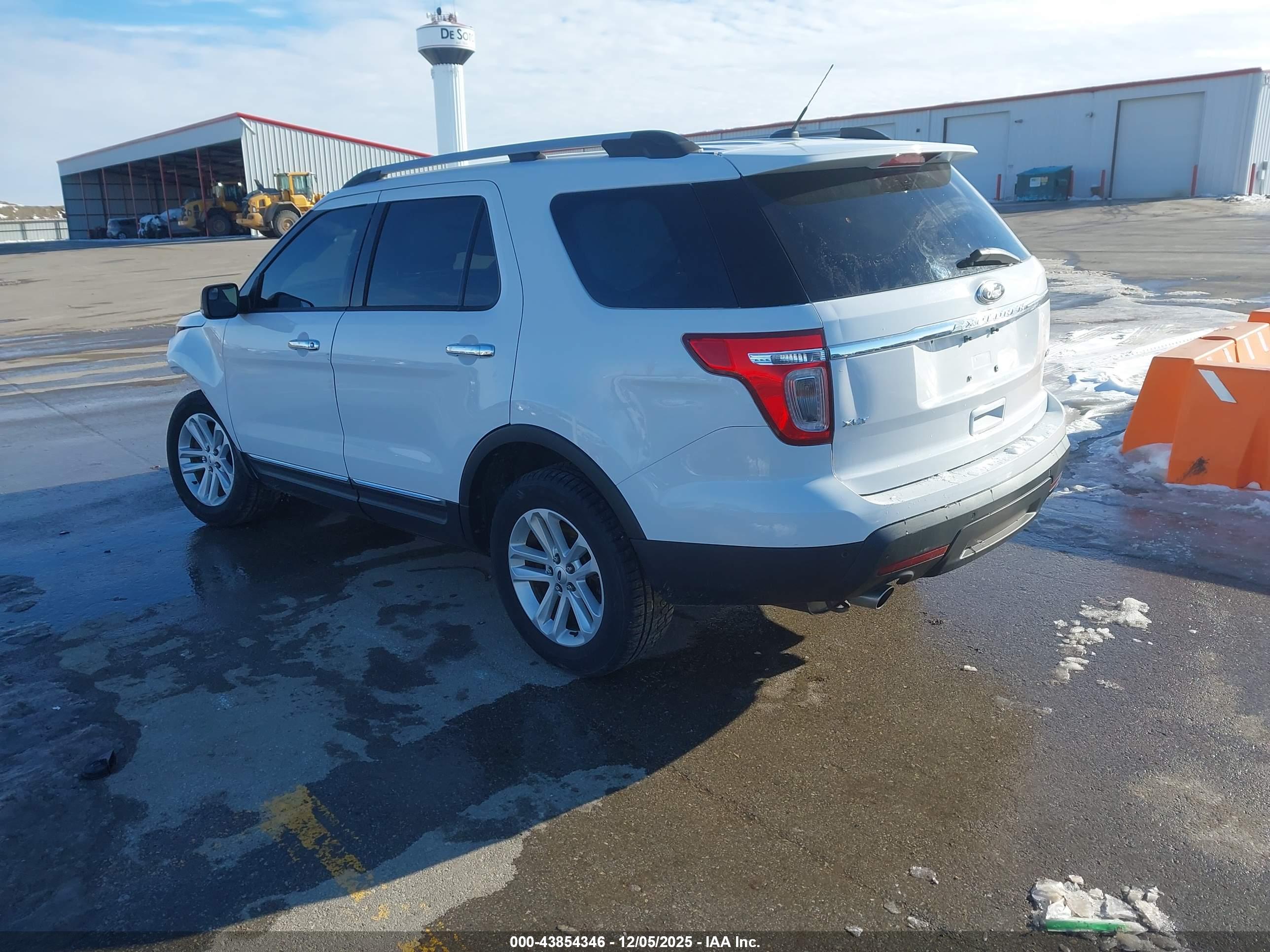 FORD EXPLORER image 3