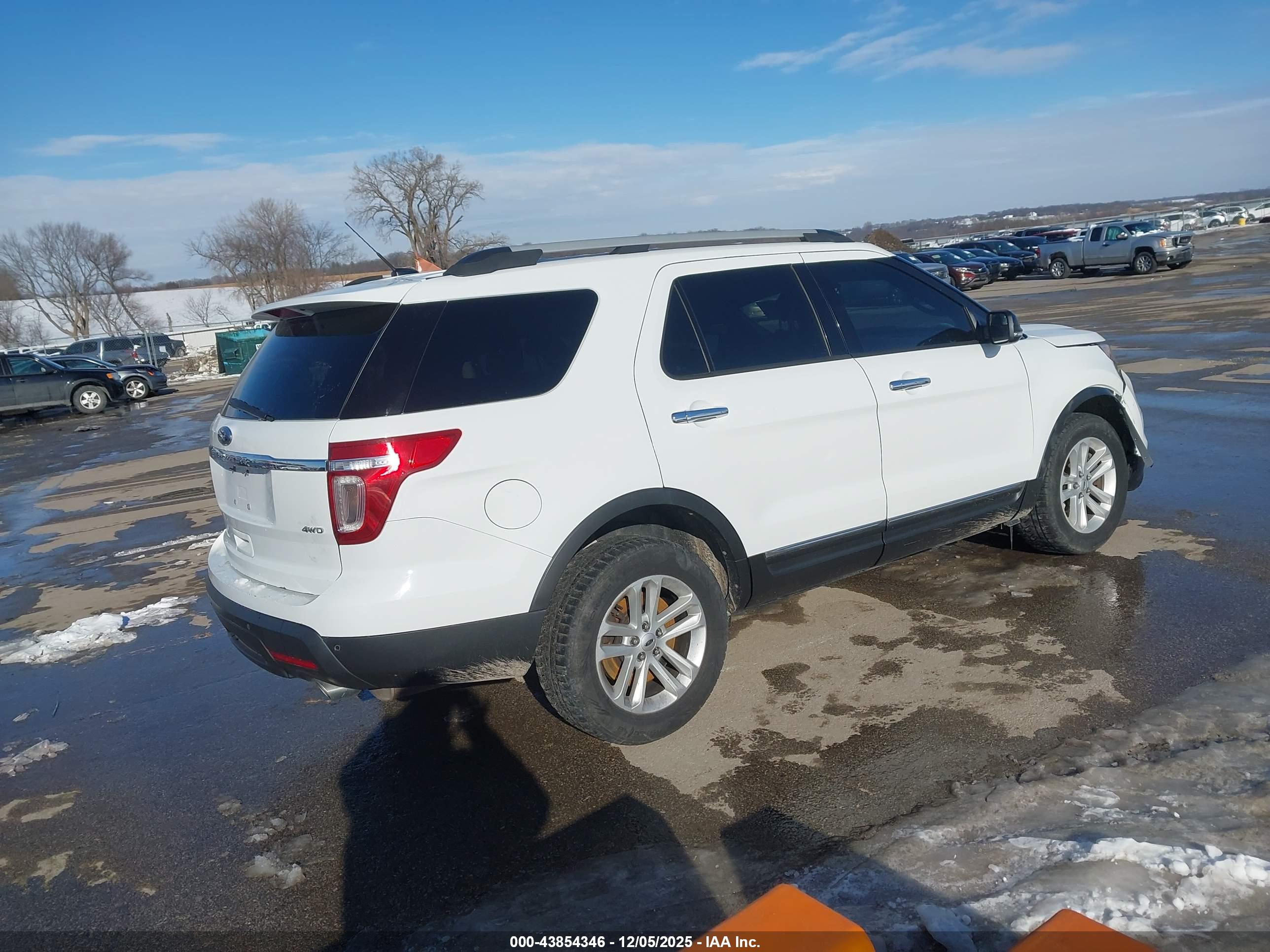 FORD EXPLORER image 4