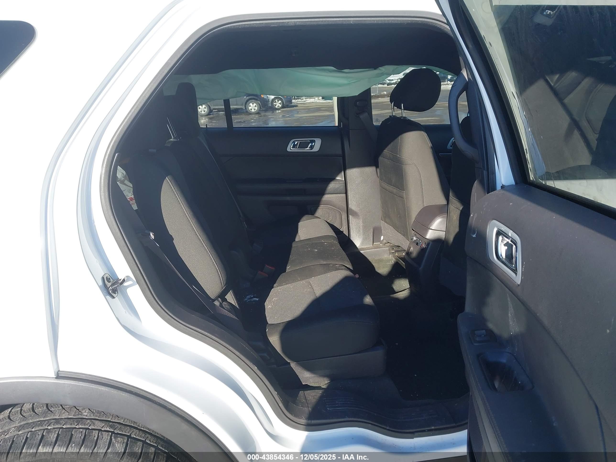 FORD EXPLORER image 8