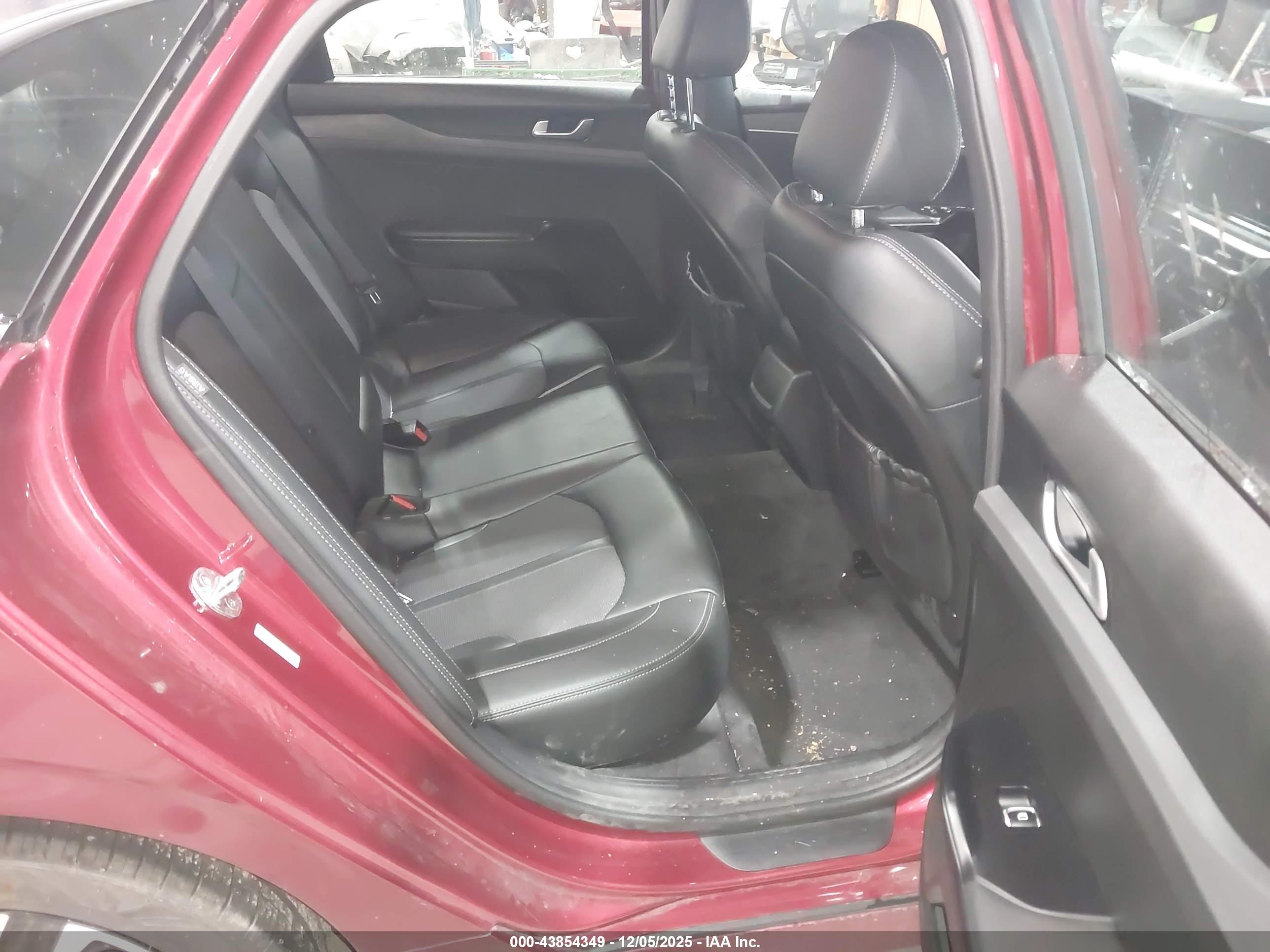 KIA K5 image 8