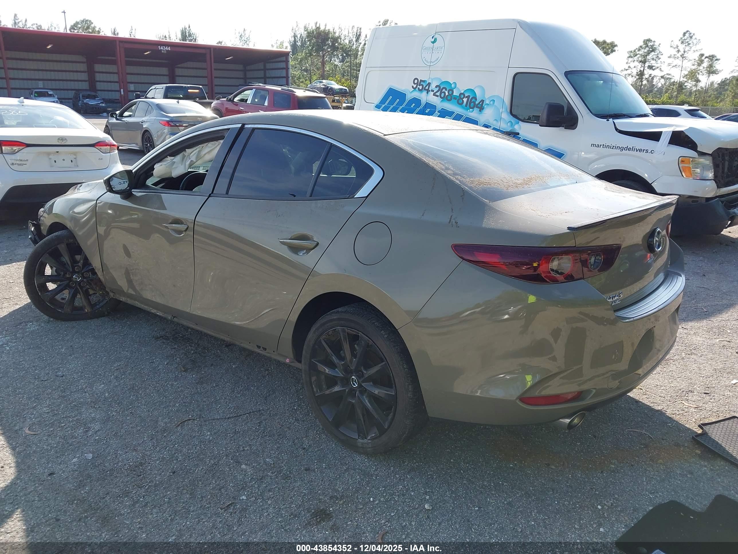 MAZDA MAZDA3 image 3