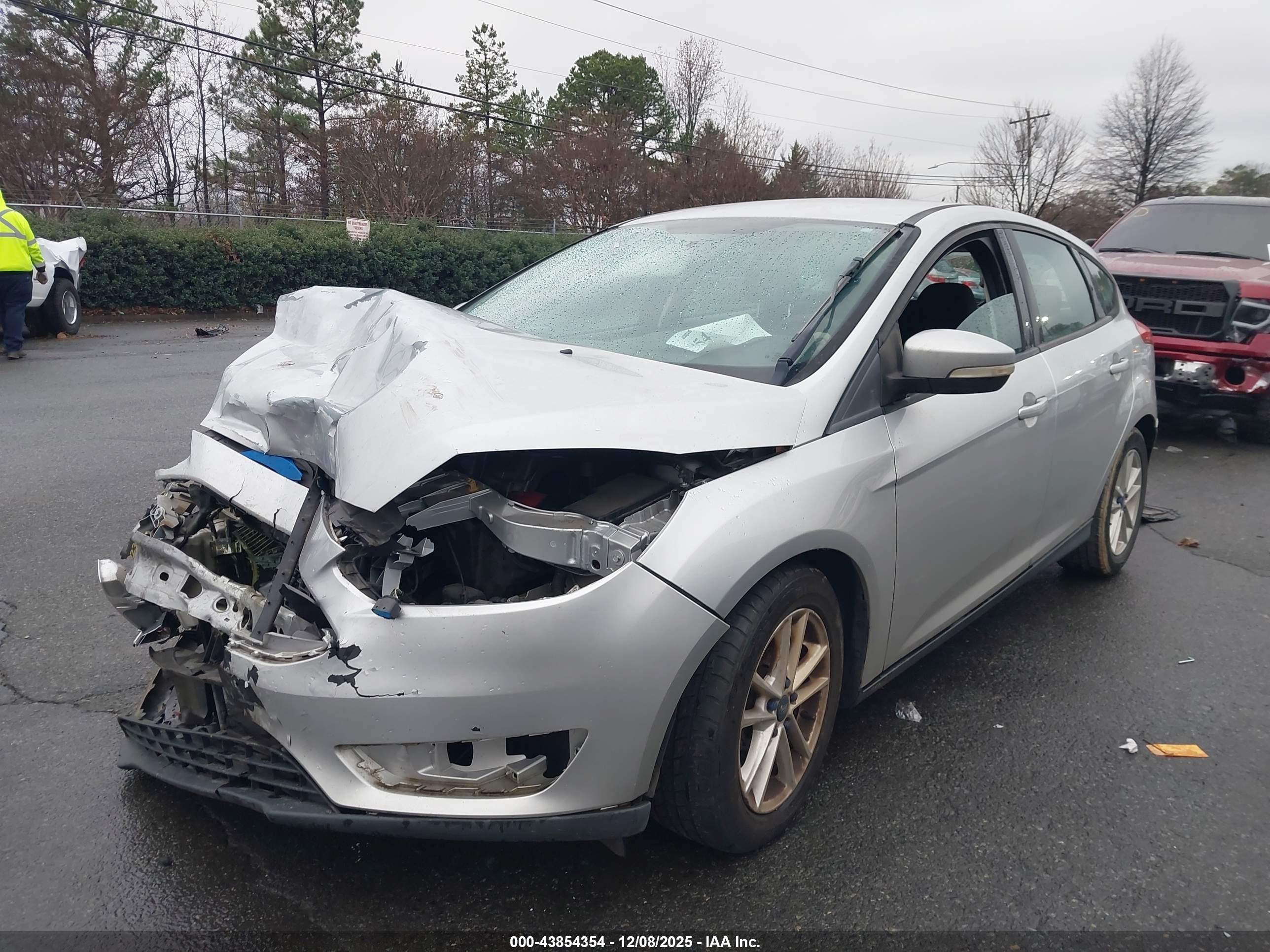 FORD FOCUS image 2