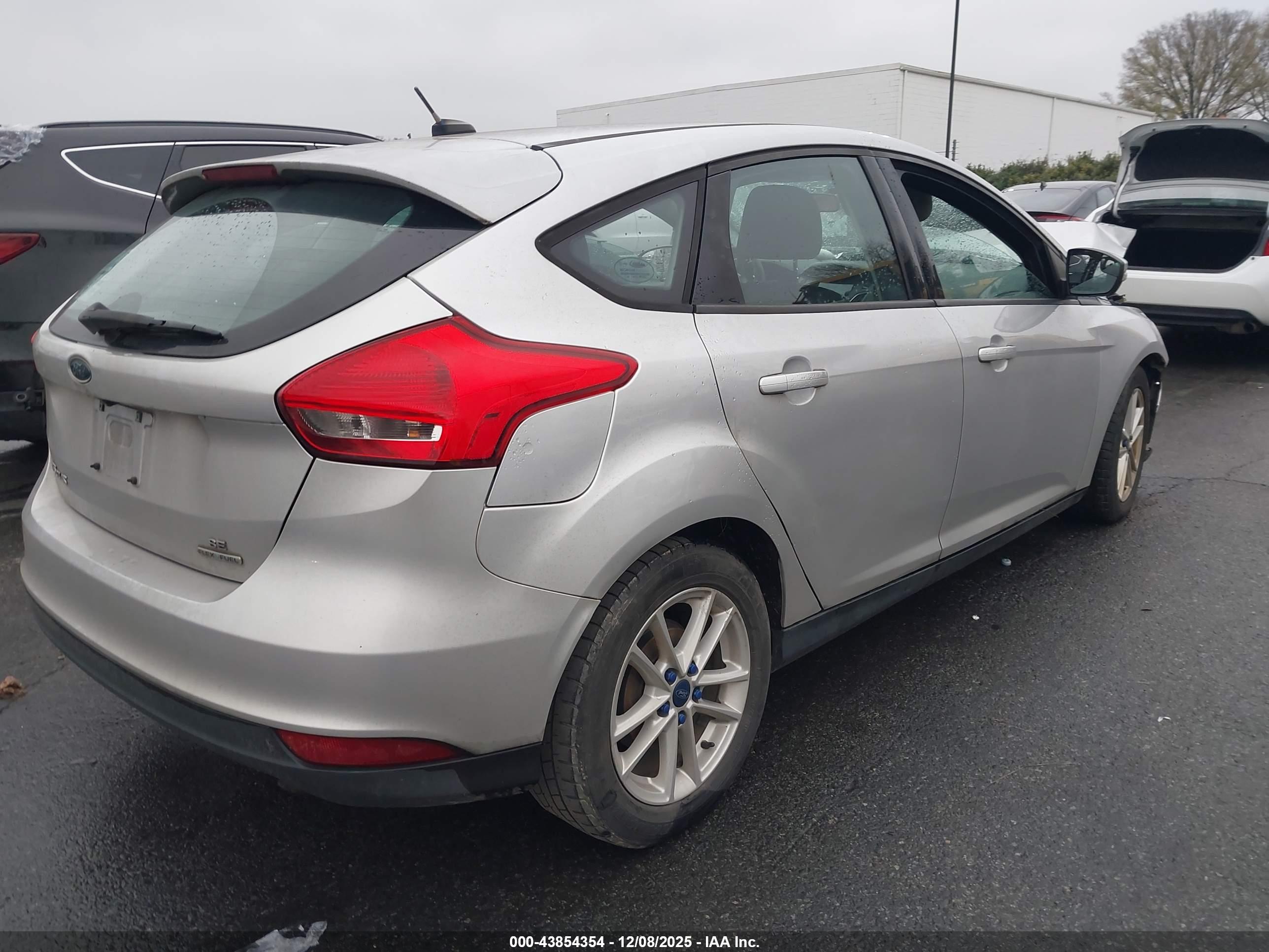 FORD FOCUS image 4