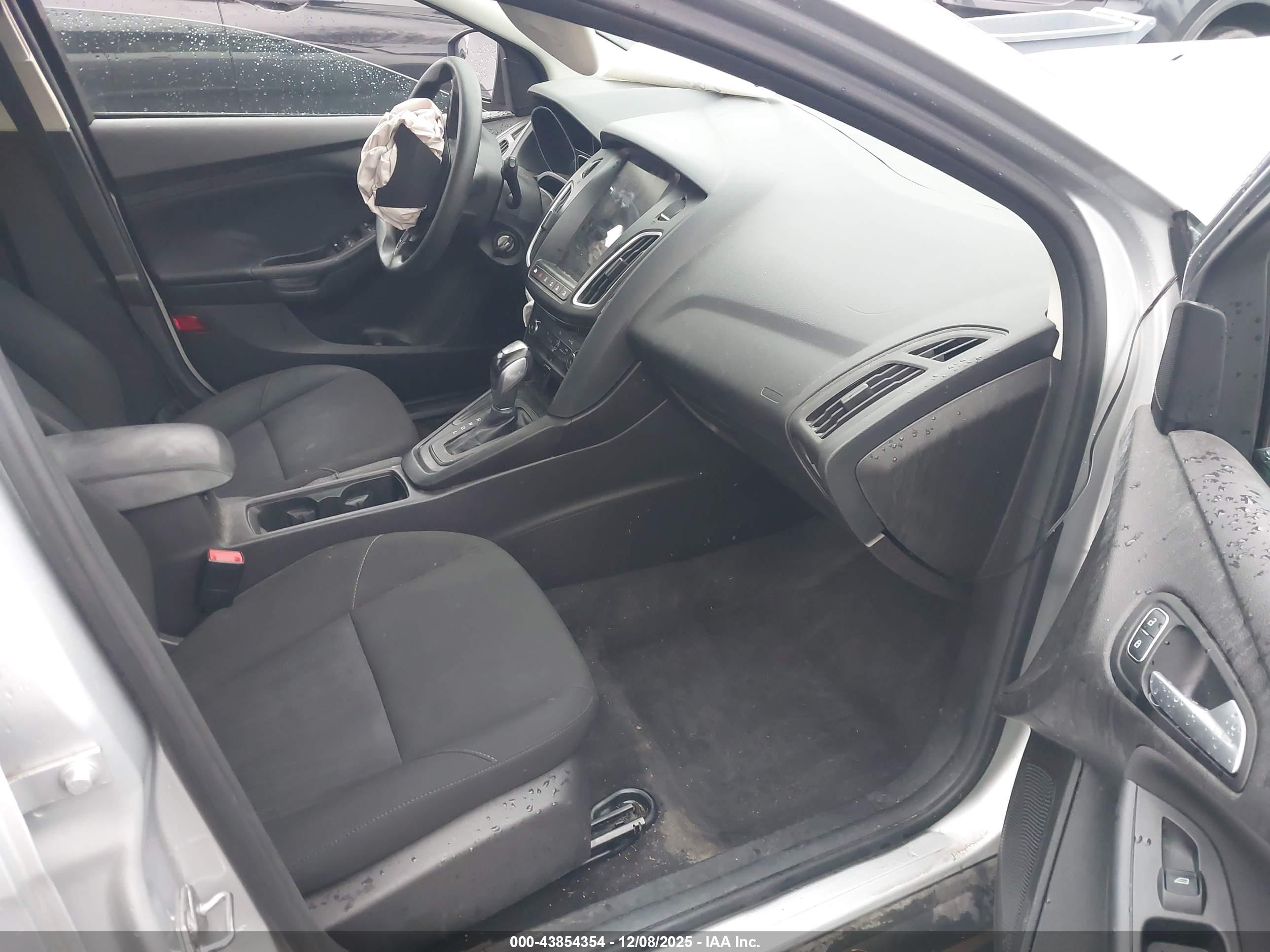 FORD FOCUS image 5