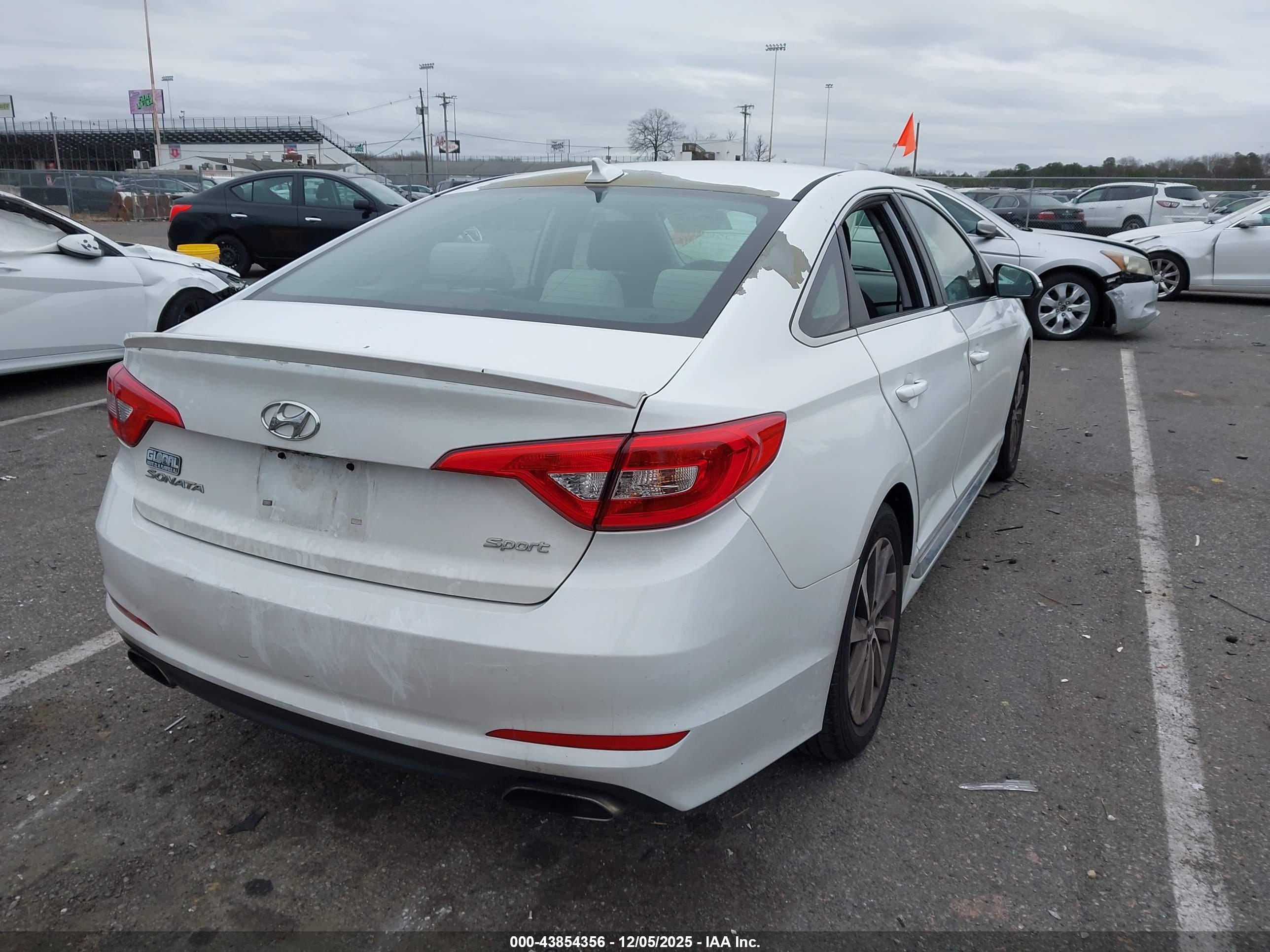 HYUNDAI SONATA image 4
