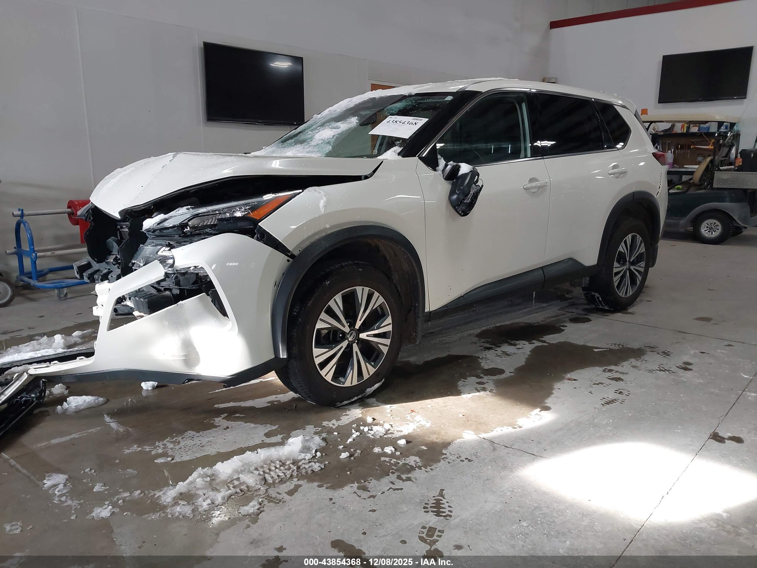 NISSAN ROGUE image 2