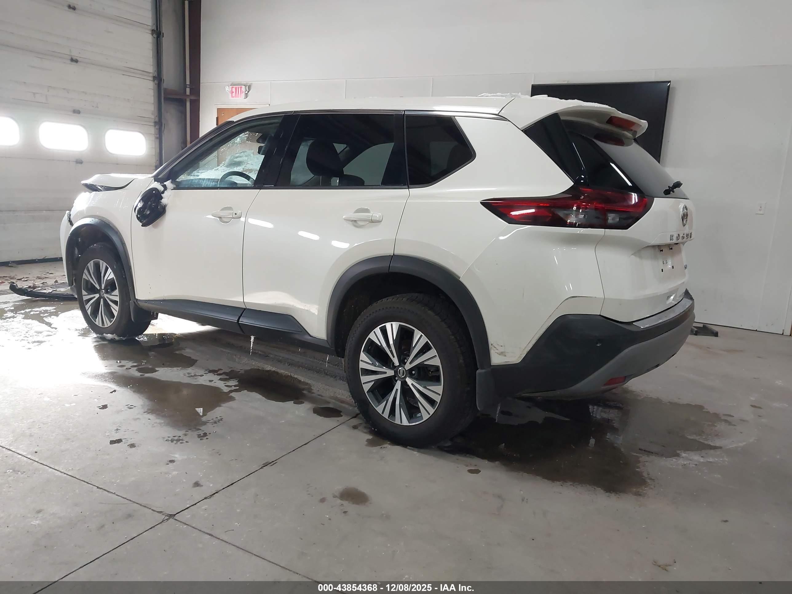 NISSAN ROGUE image 3