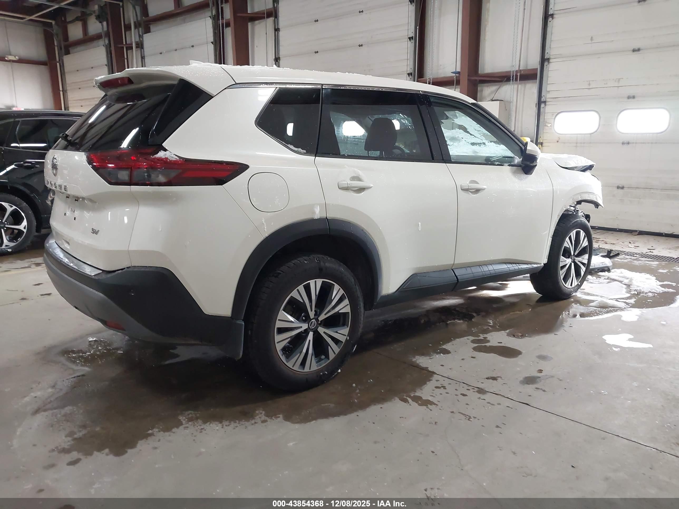 NISSAN ROGUE image 4