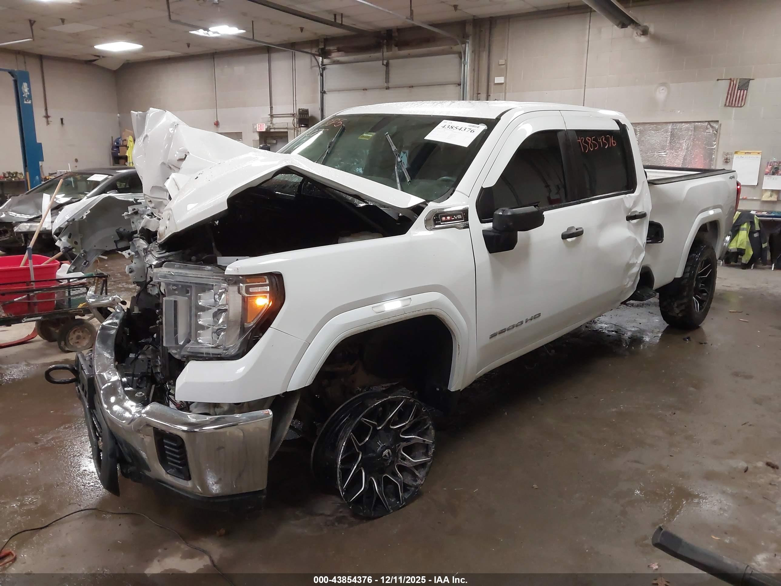 GMC SIERRA image 2