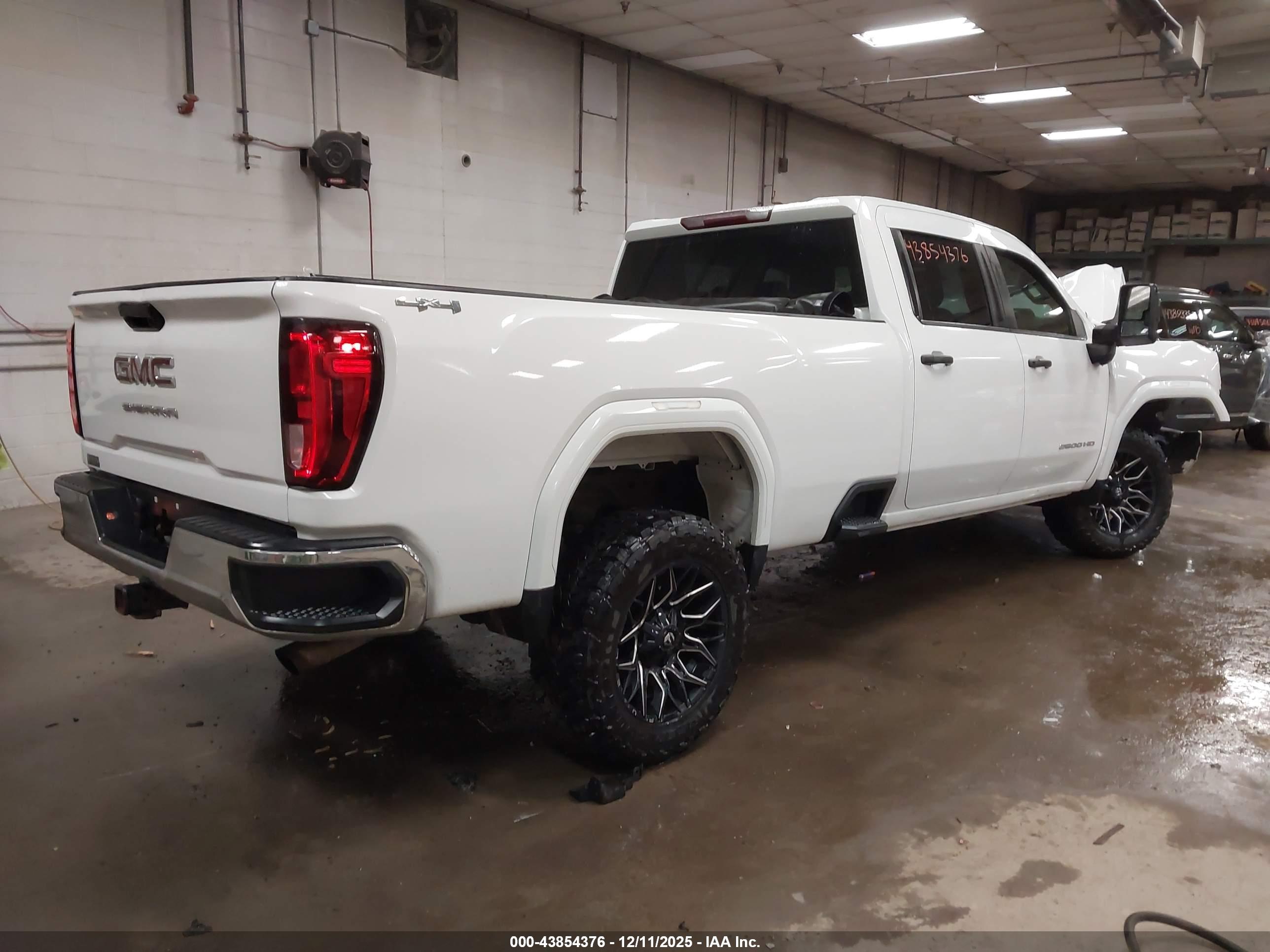 GMC SIERRA image 4