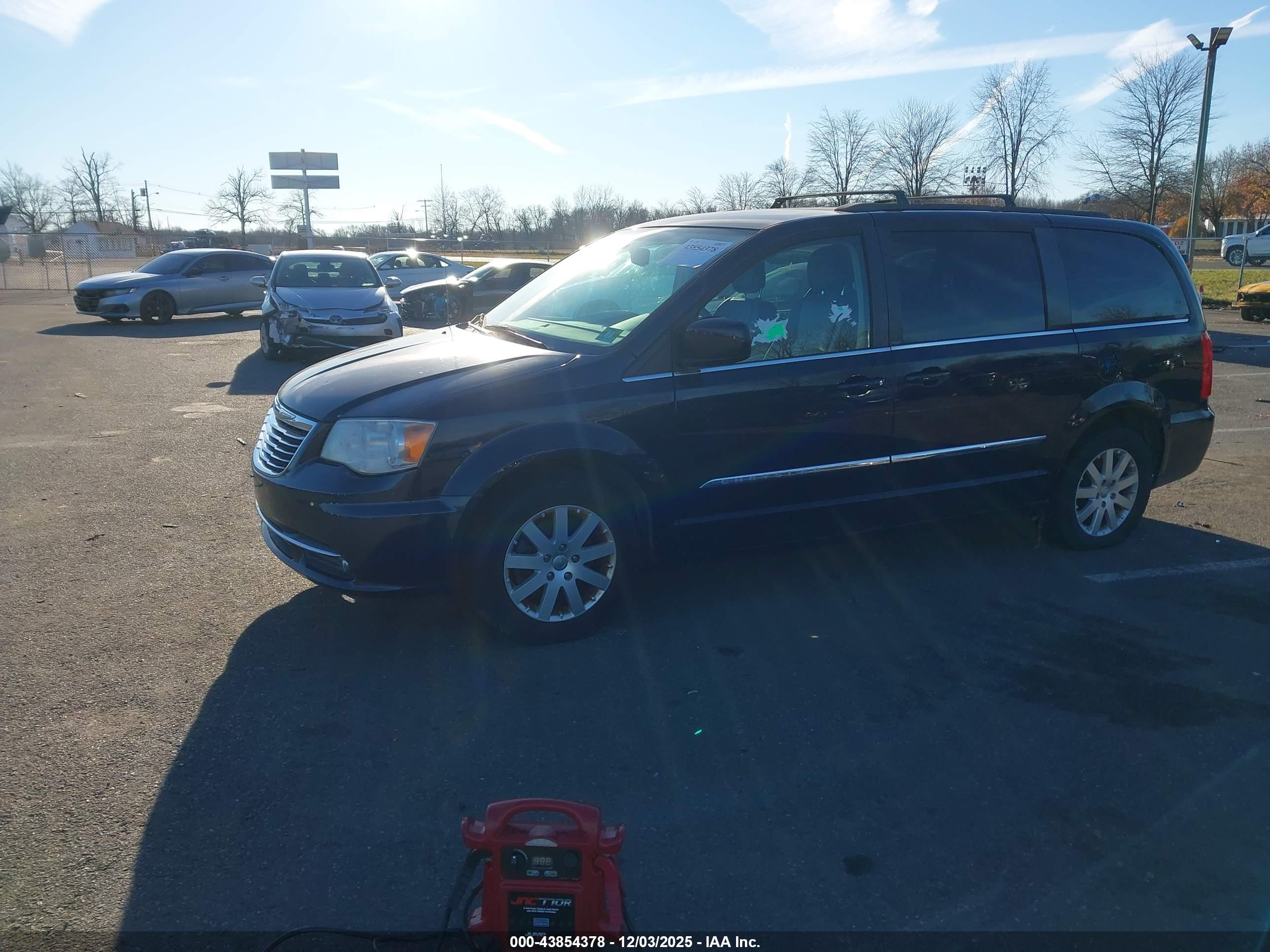 CHRYSLER TOWN image 2