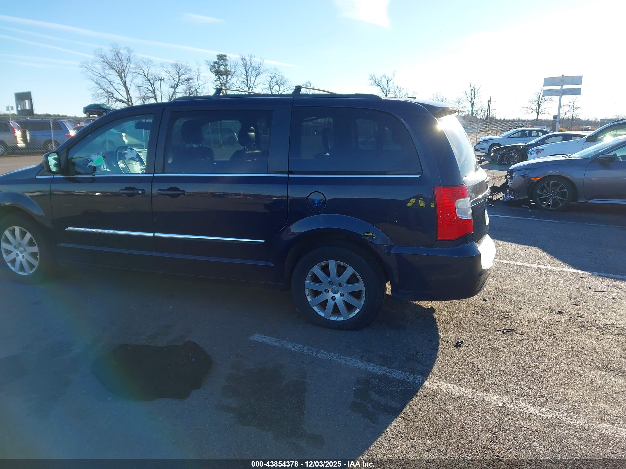 CHRYSLER TOWN image 3