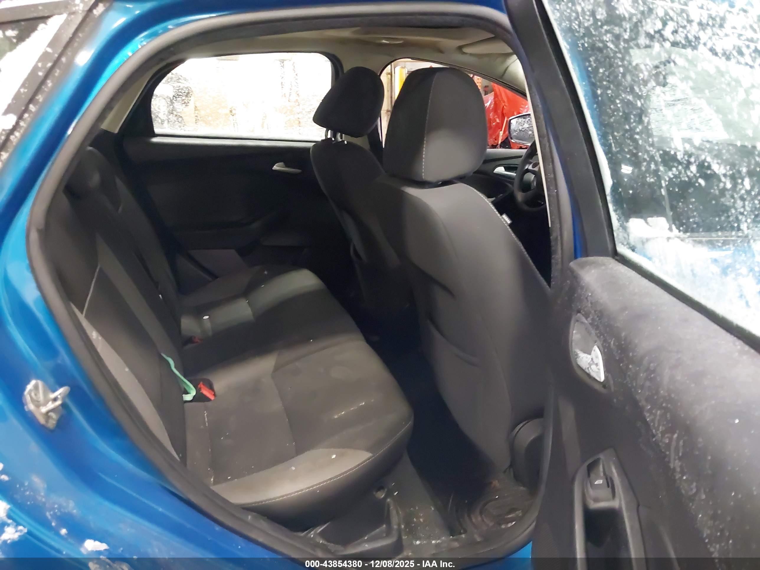 FORD FOCUS image 8