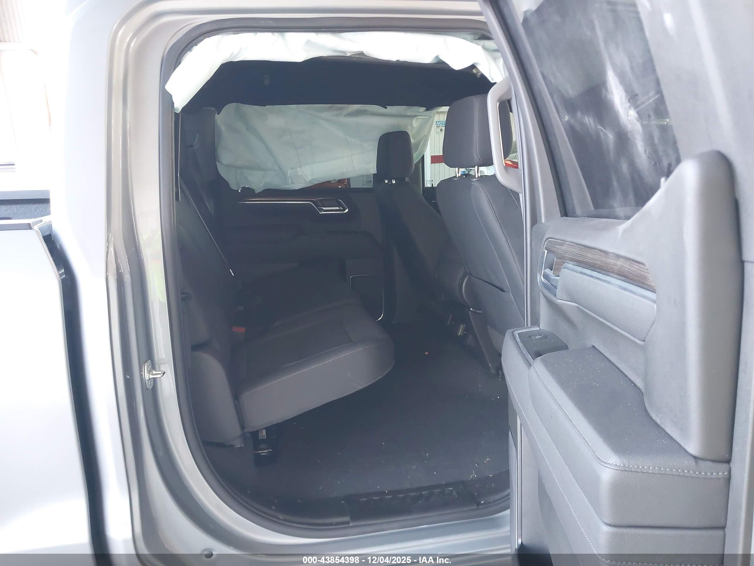 CHEVROLET SILVERADO image 8