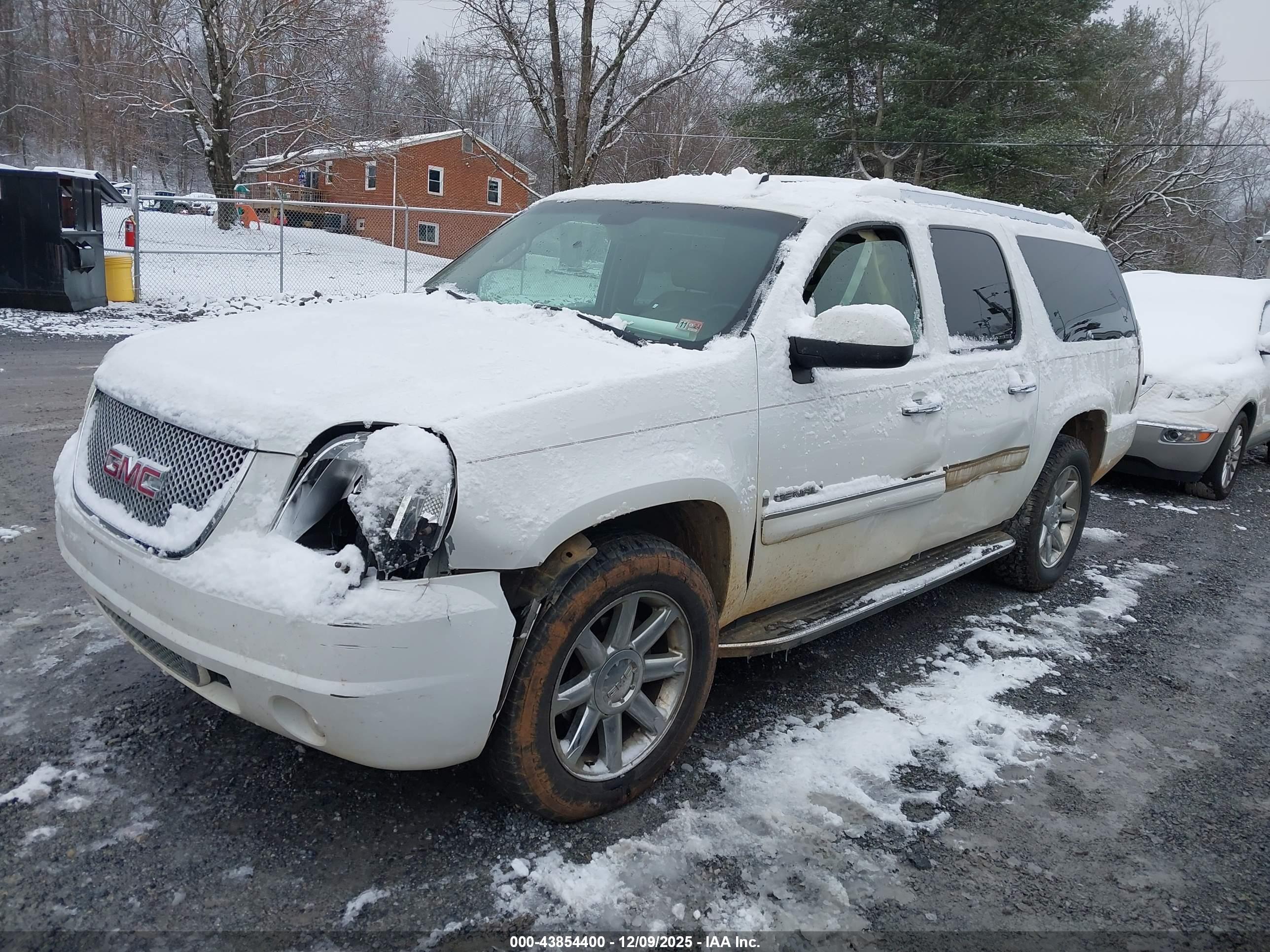 GMC YUKON image 2
