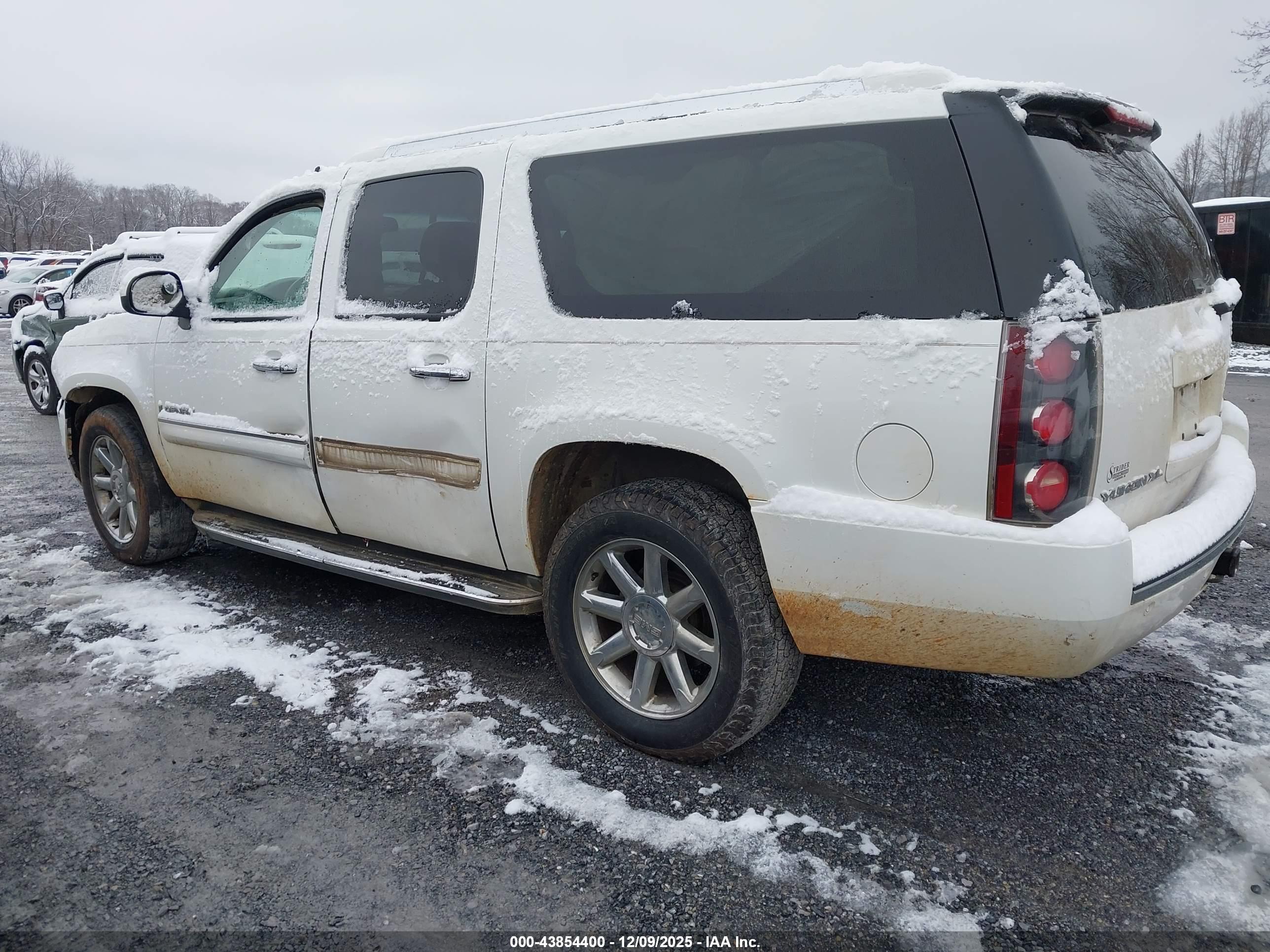 GMC YUKON image 3