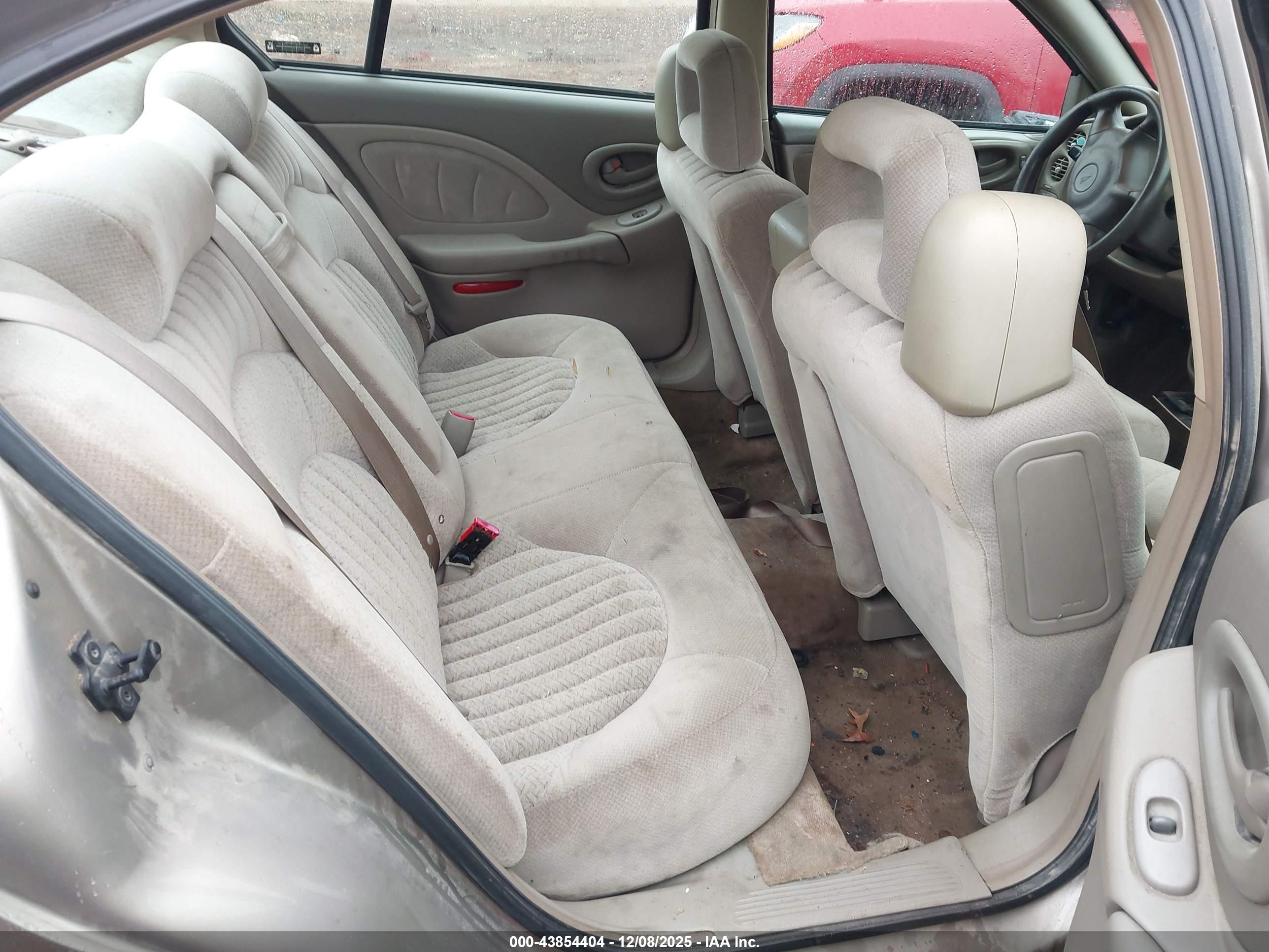 PONTIAC BONNEVILLE image 8