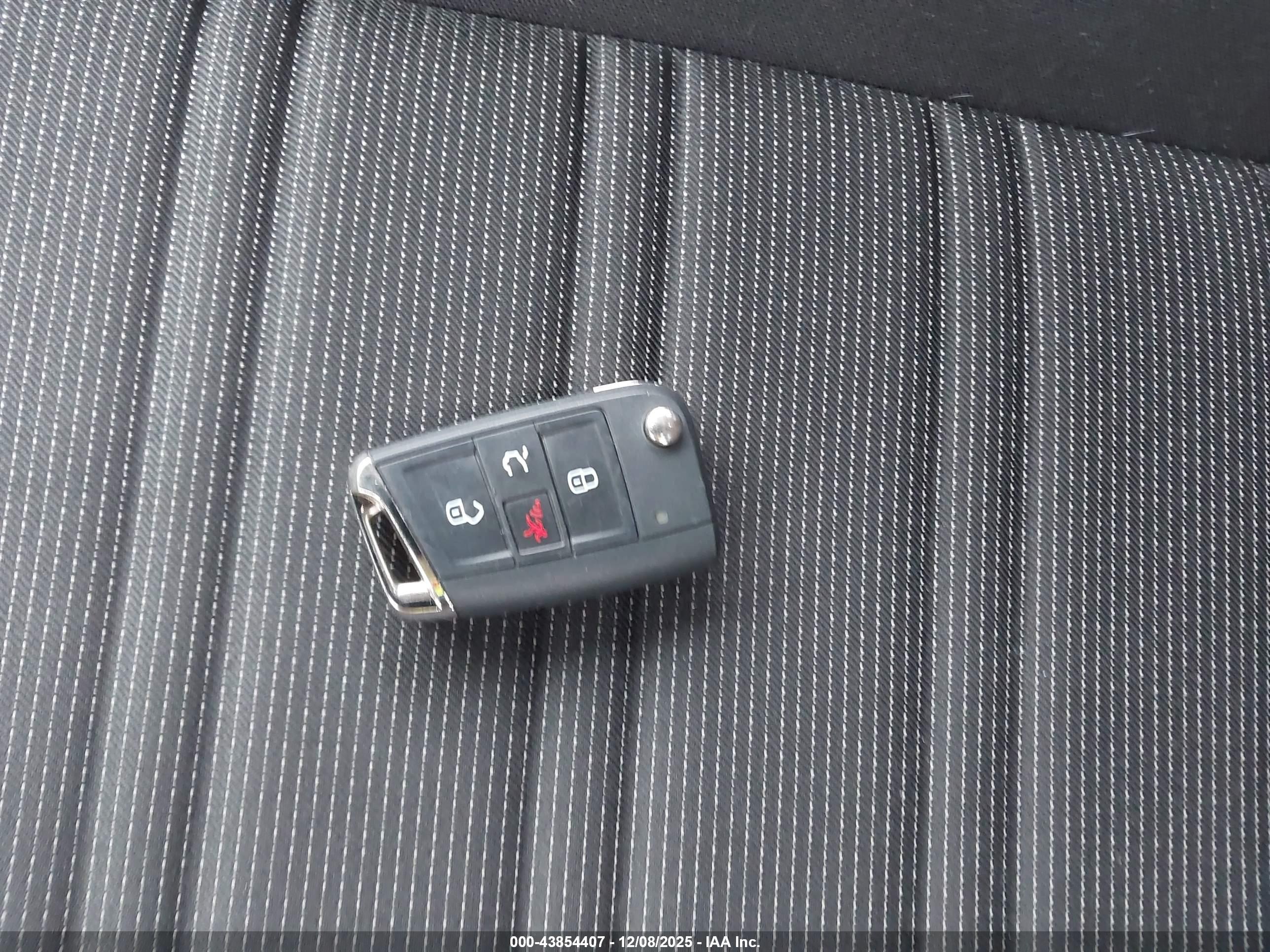 VOLKSWAGEN TIGUAN image 11