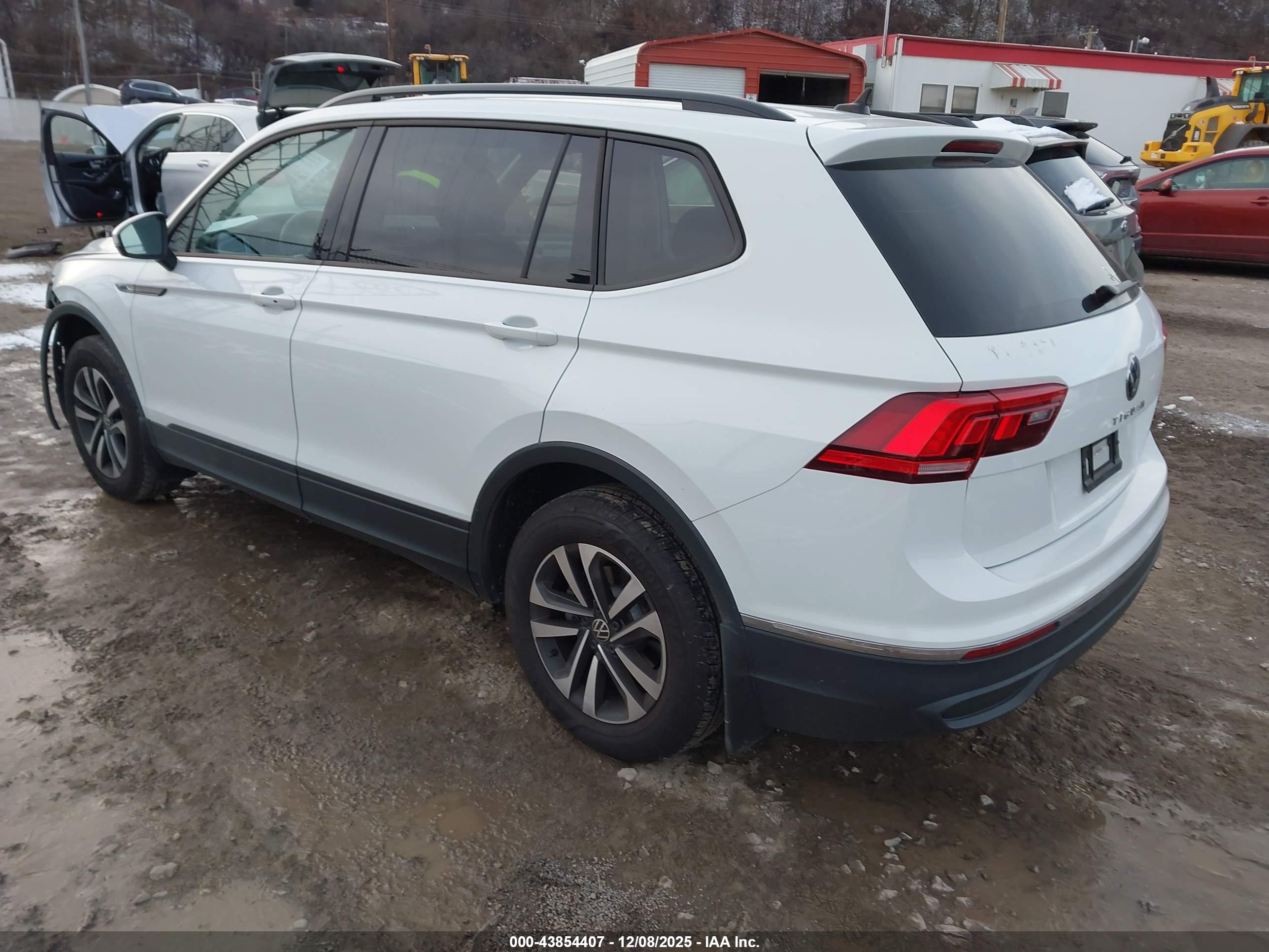 VOLKSWAGEN TIGUAN image 3
