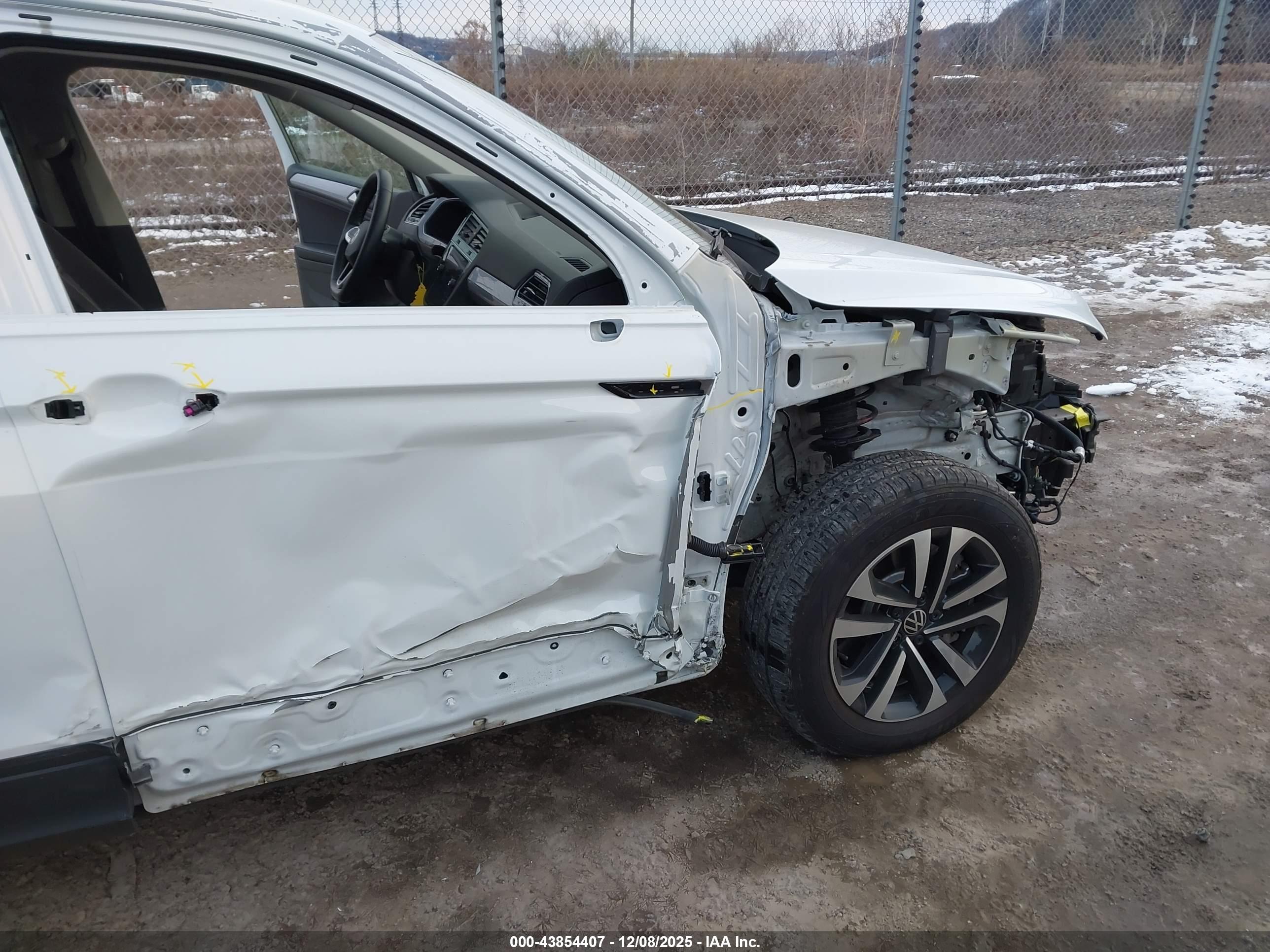 VOLKSWAGEN TIGUAN image 6