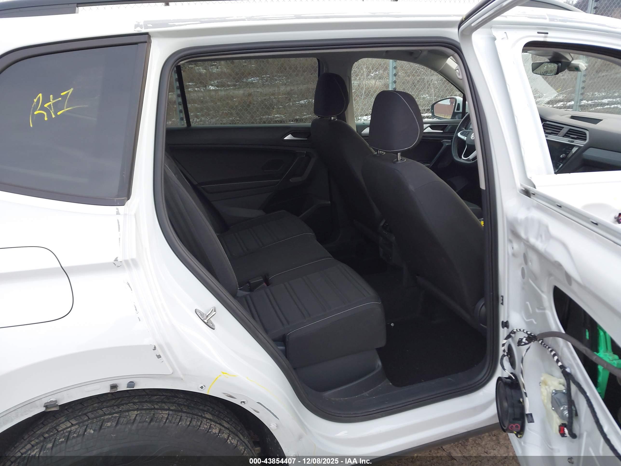 VOLKSWAGEN TIGUAN image 8