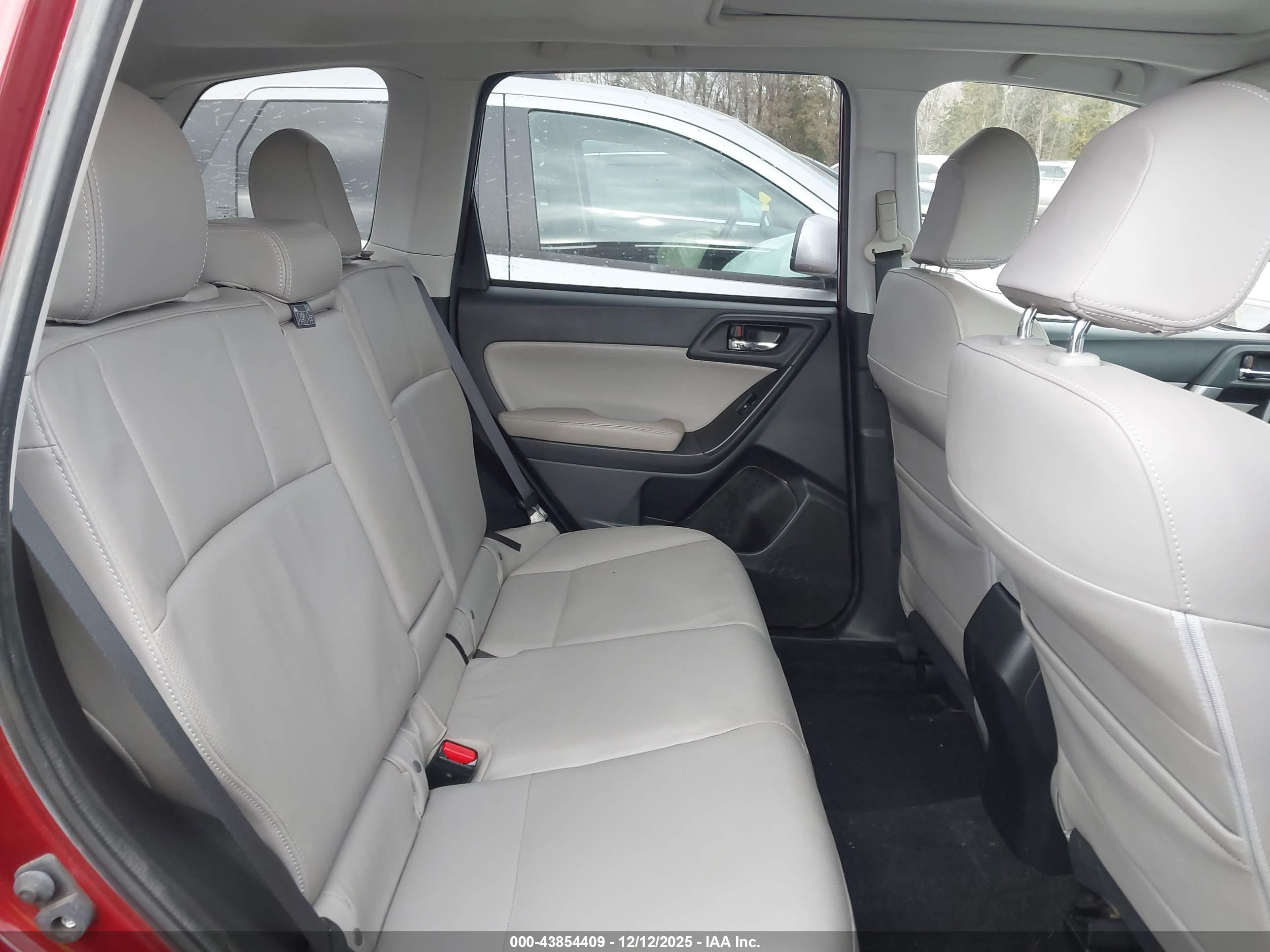 SUBARU FORESTER image 8