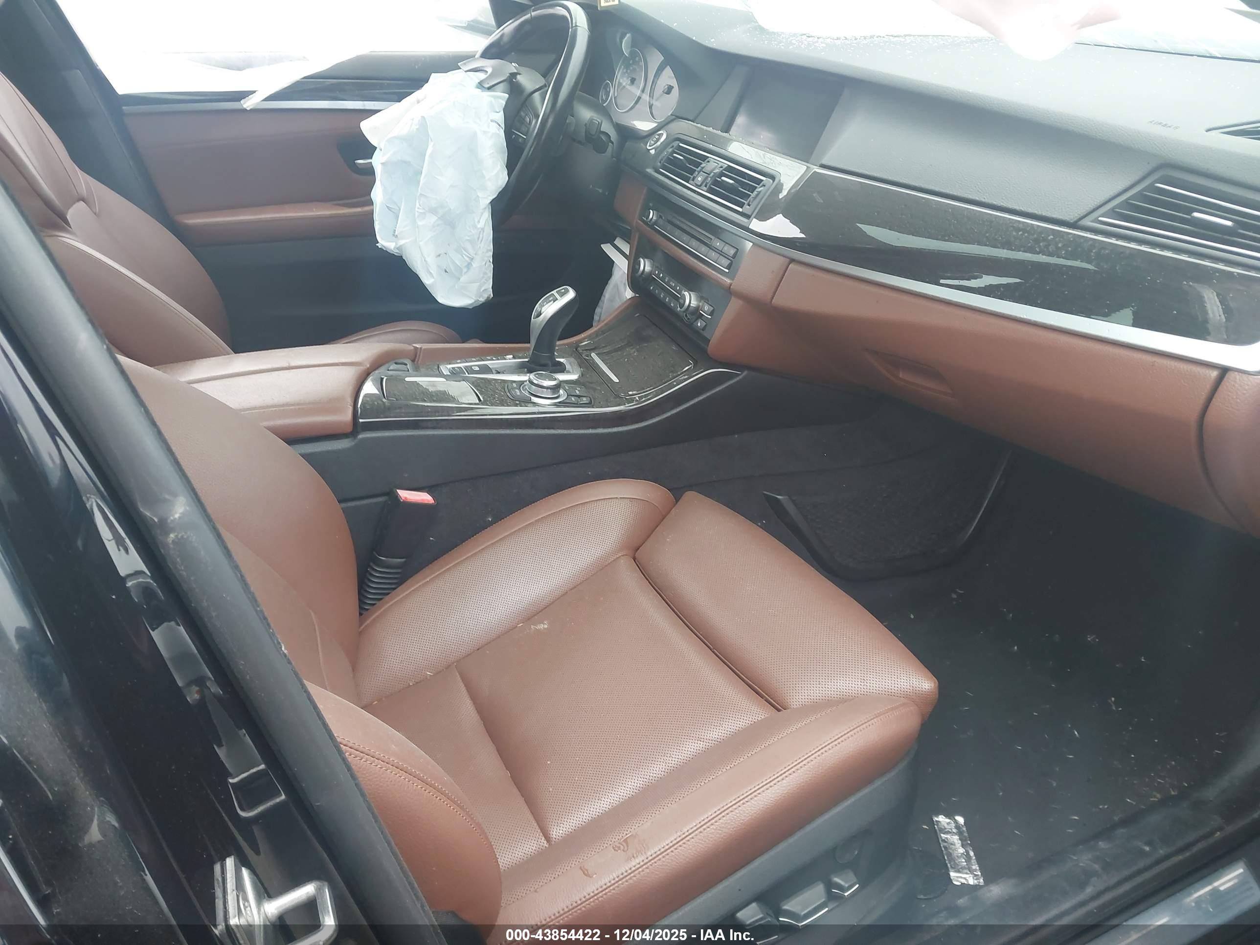 BMW 550I image 5