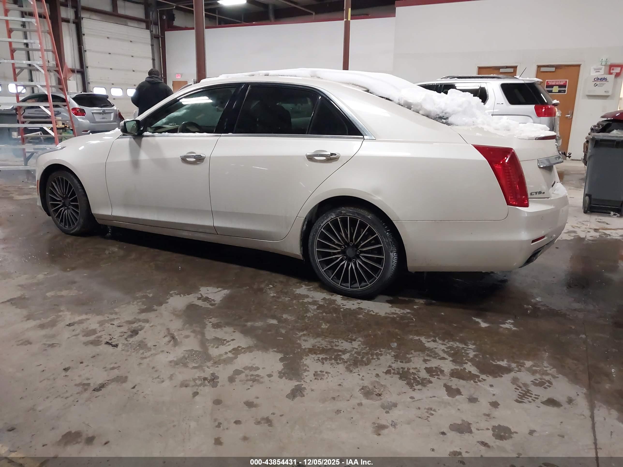 CADILLAC CTS image 3