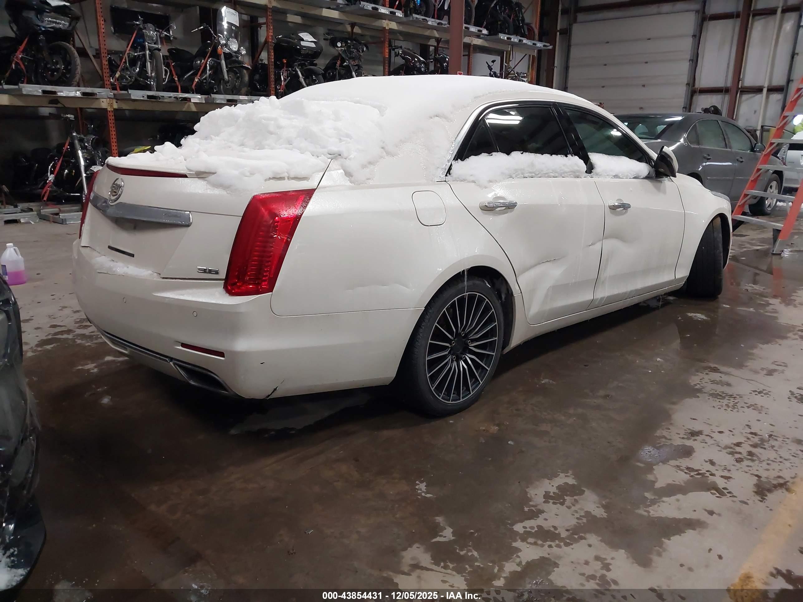 CADILLAC CTS image 4