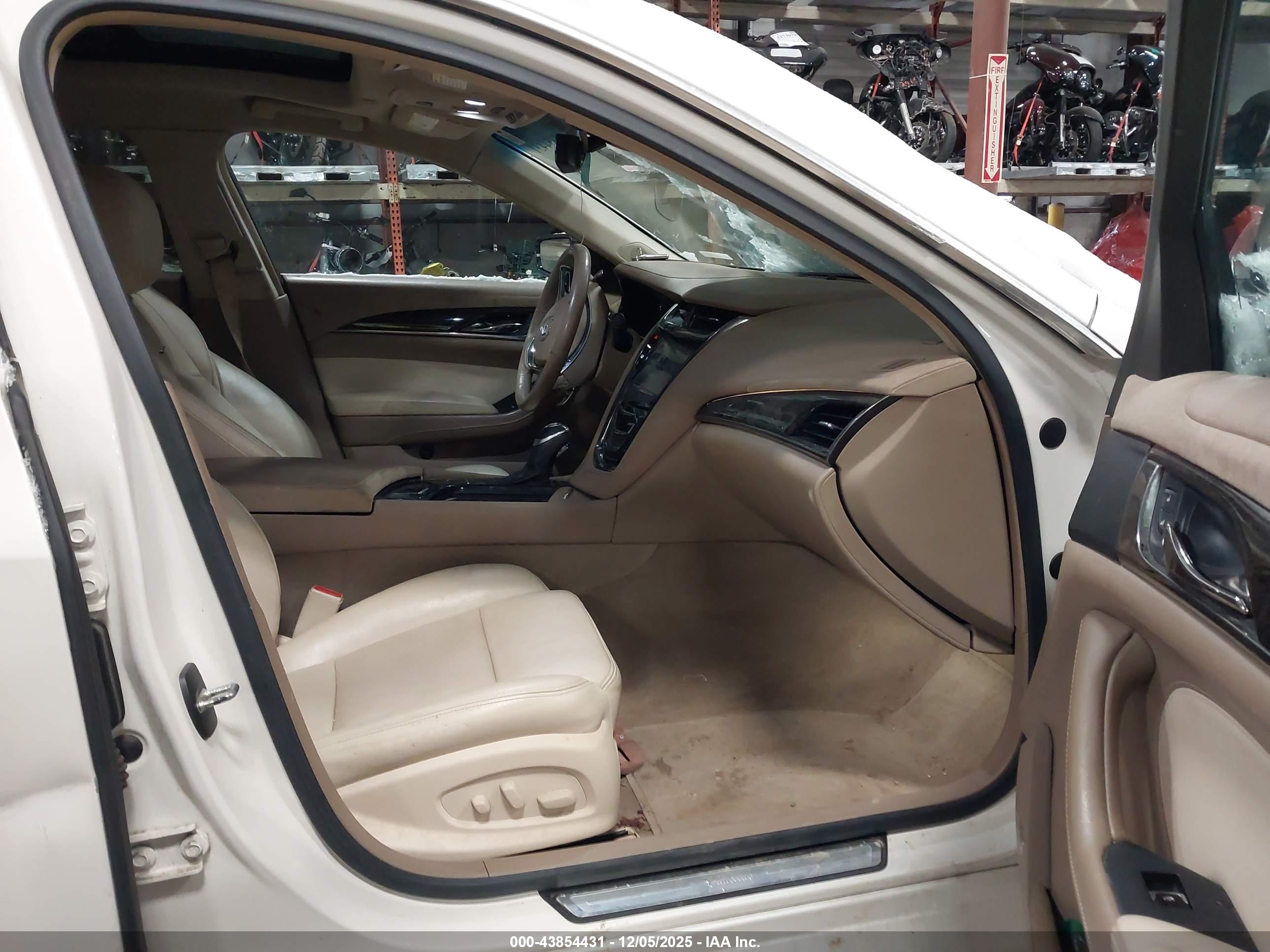 CADILLAC CTS image 5