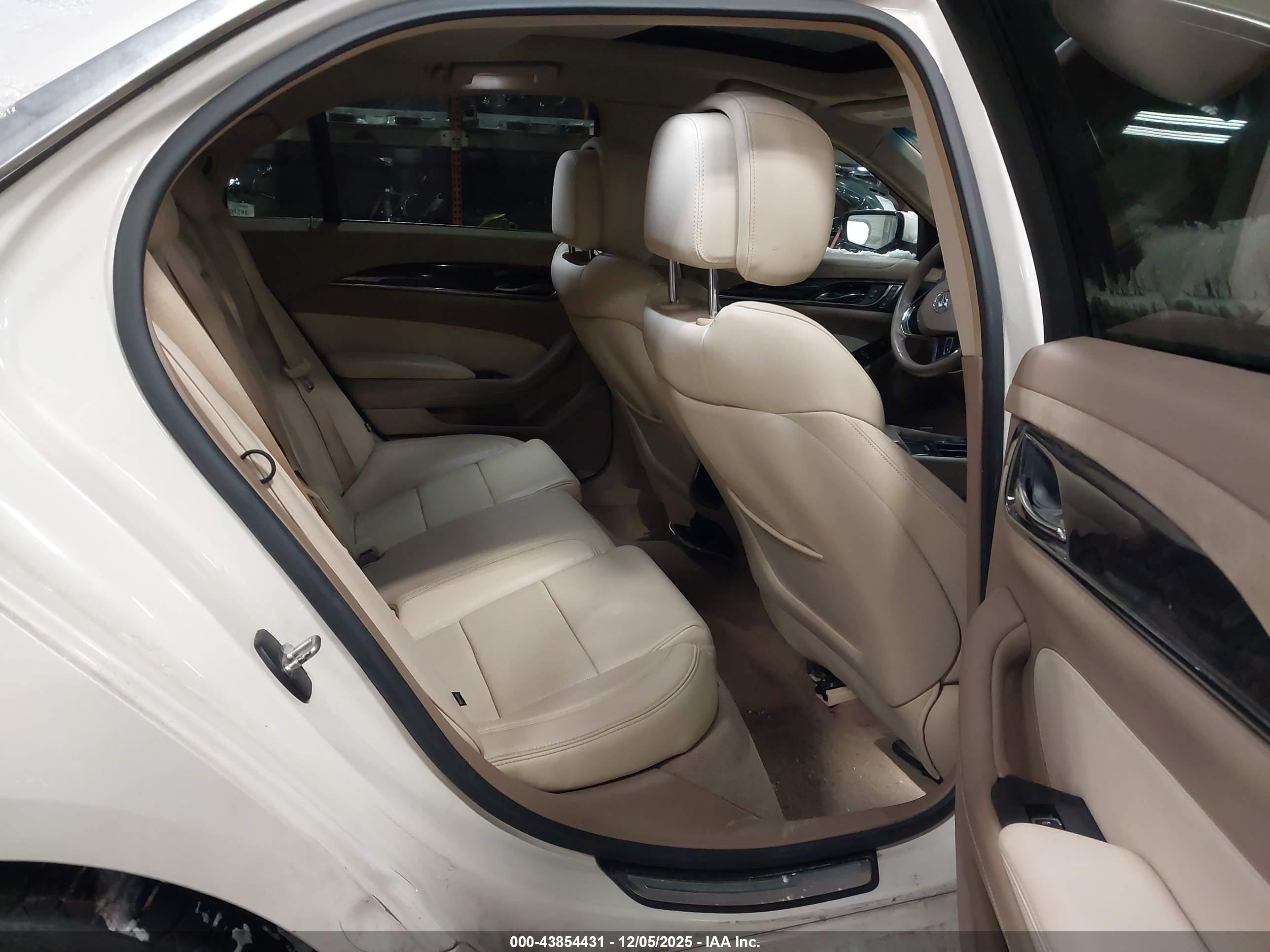 CADILLAC CTS image 8
