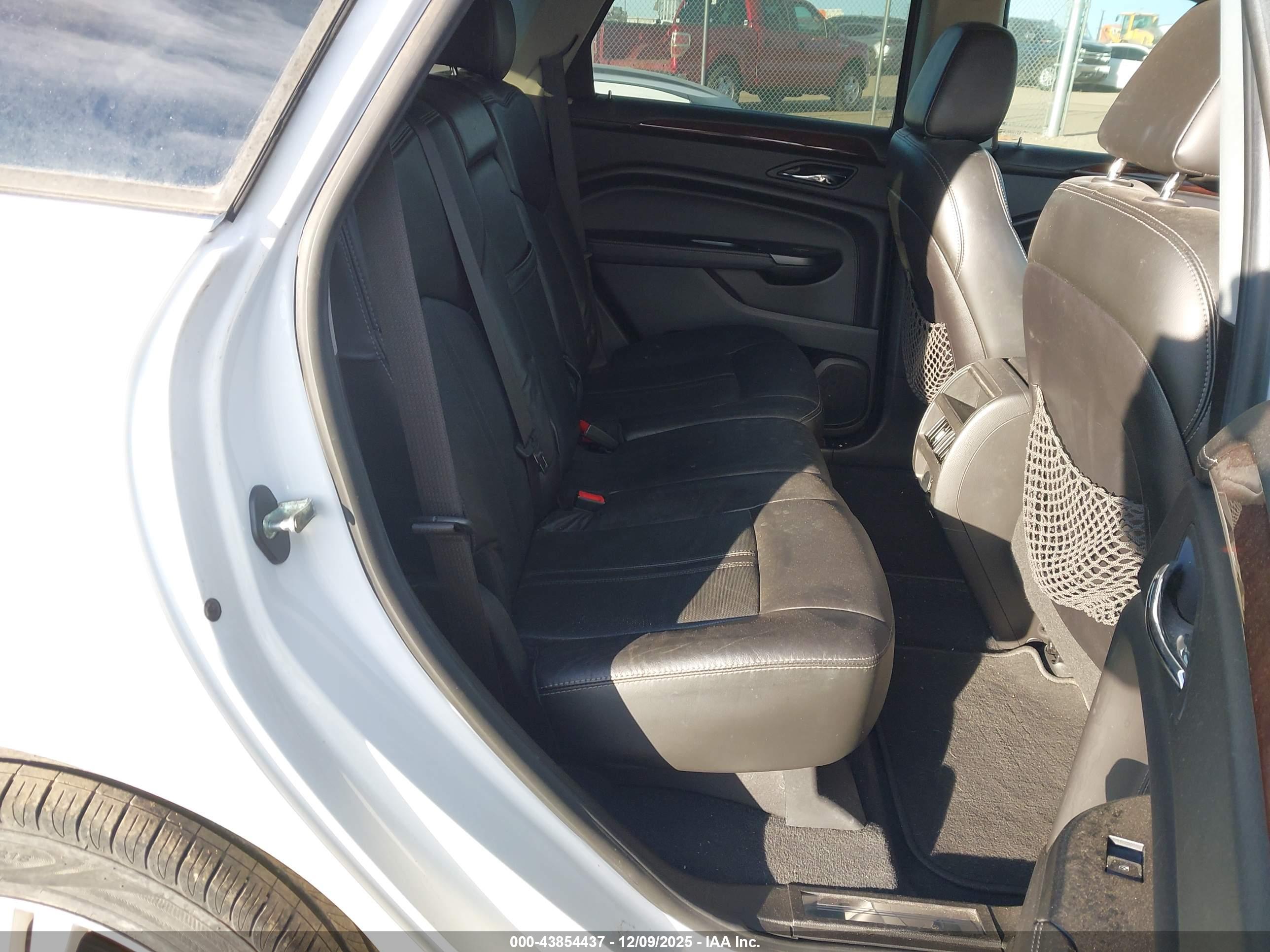 CADILLAC SRX image 8