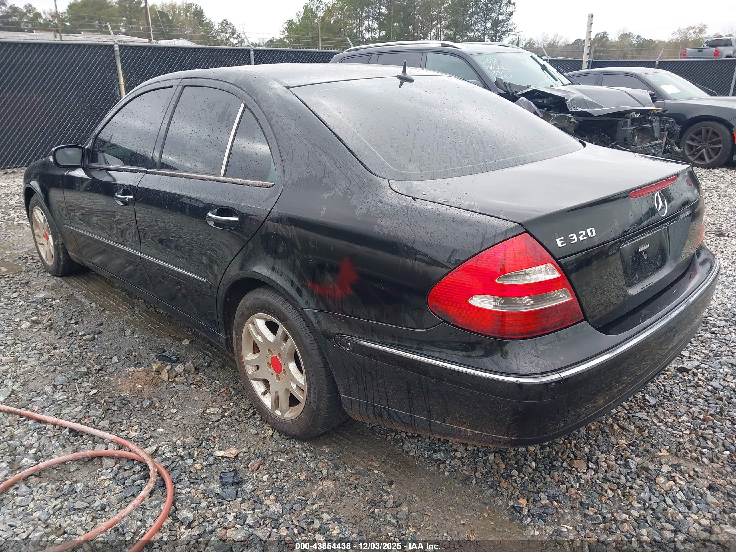 MERCEDES-BENZ E image 3