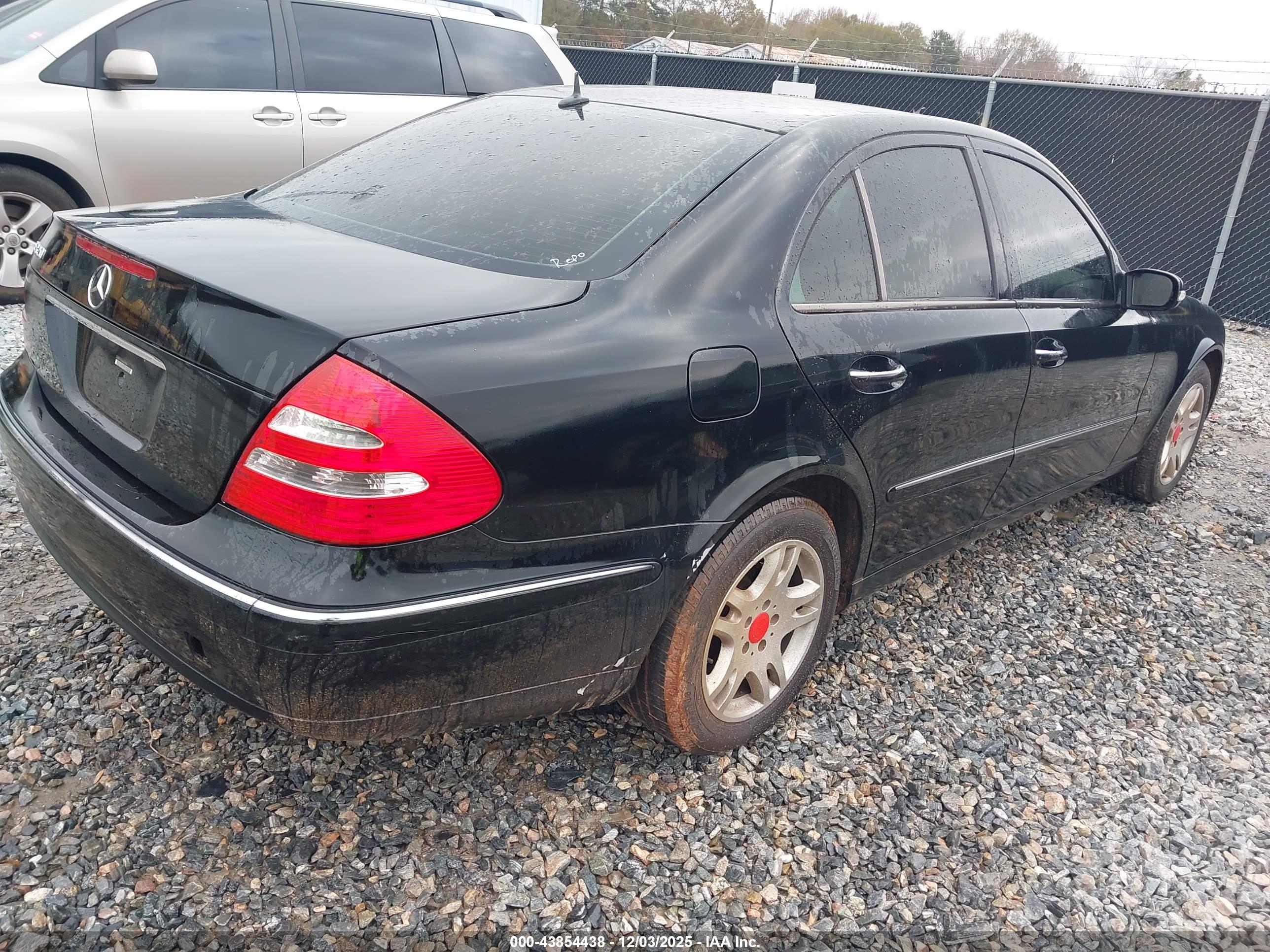 MERCEDES-BENZ E image 4