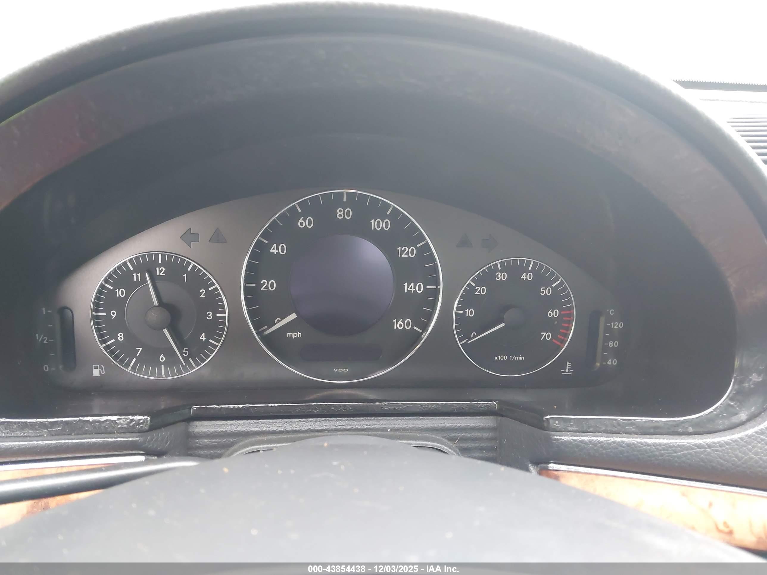 MERCEDES-BENZ E image 7