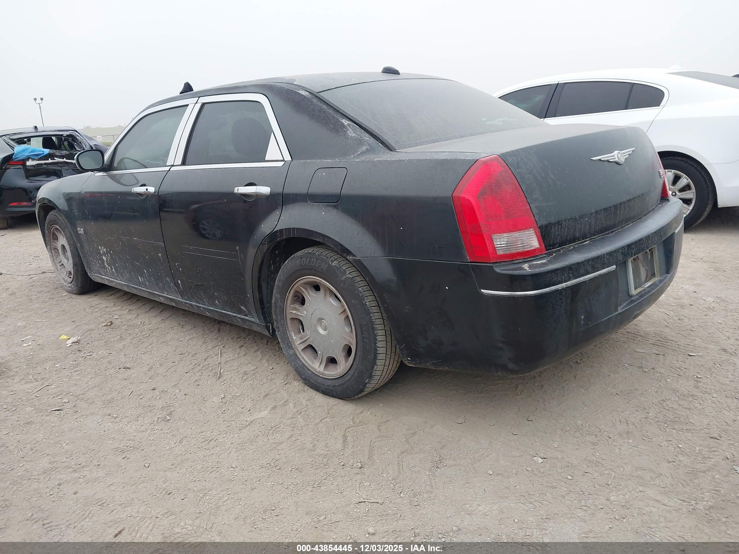 CHRYSLER 300 image 3