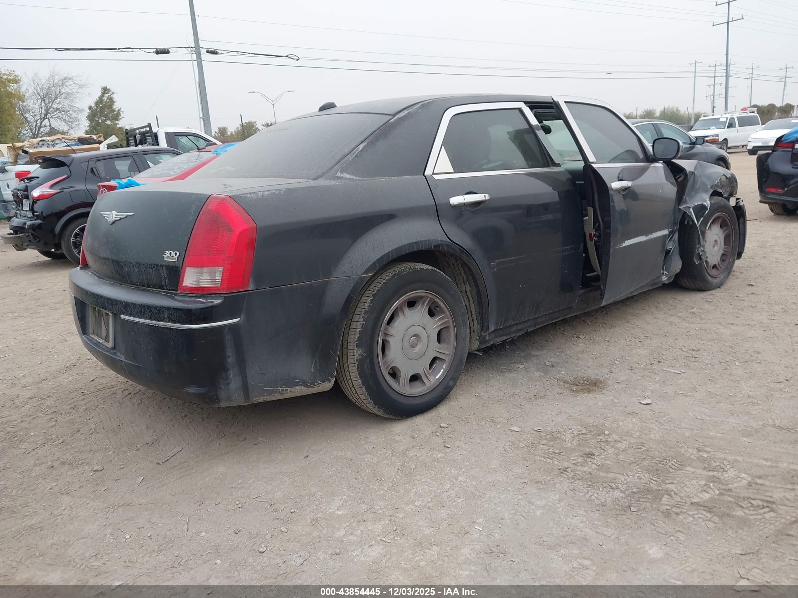 CHRYSLER 300 image 4